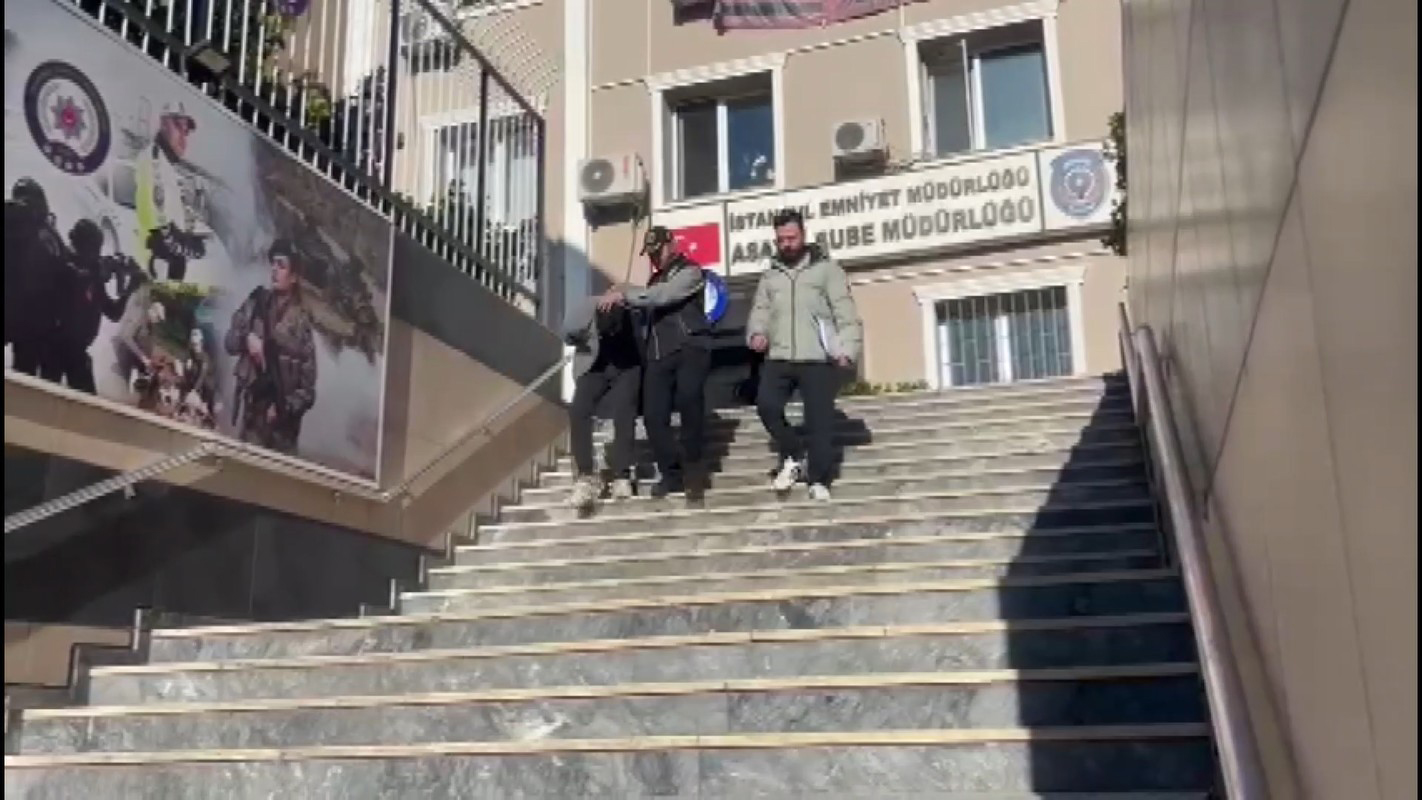 Esenyurt'ta Dolandırıcılar, Kendilerini Polis Olarak Tanıtıp 2 Milyon Lira Çaldı
