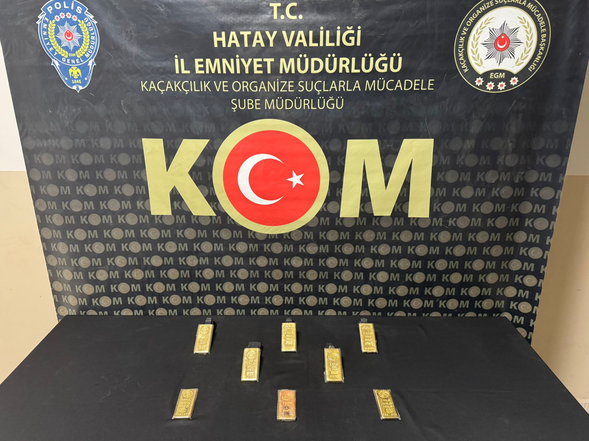 Hatay'da Motosiklet Sürücüsünün Sırt Çantasında 8 Kilo Kaçak Altın Ele Geçirildi