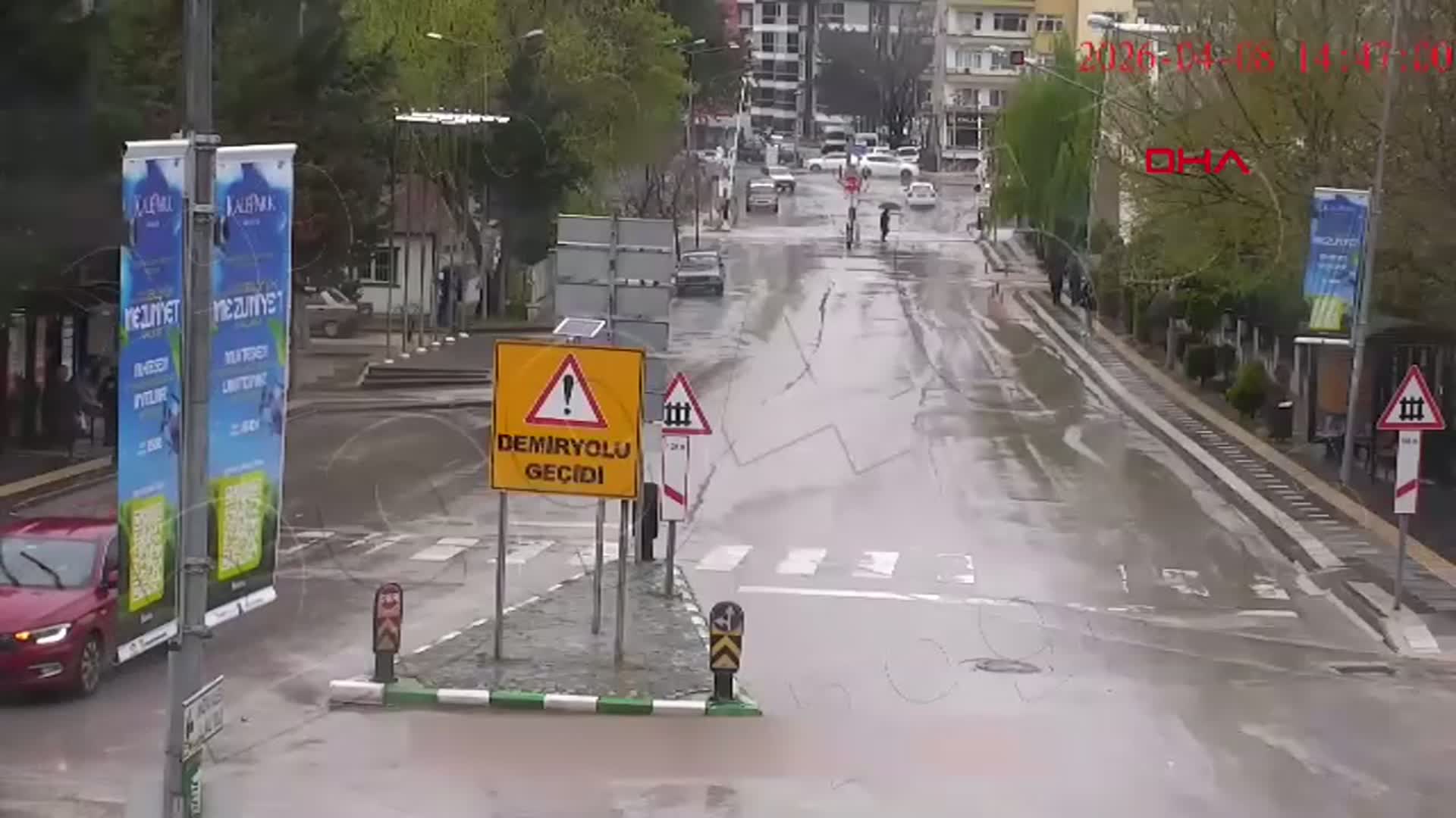 Amasya'da Elektrik Direğine Çarpan Otomobilin Kazası Güvenlik Kamerasında