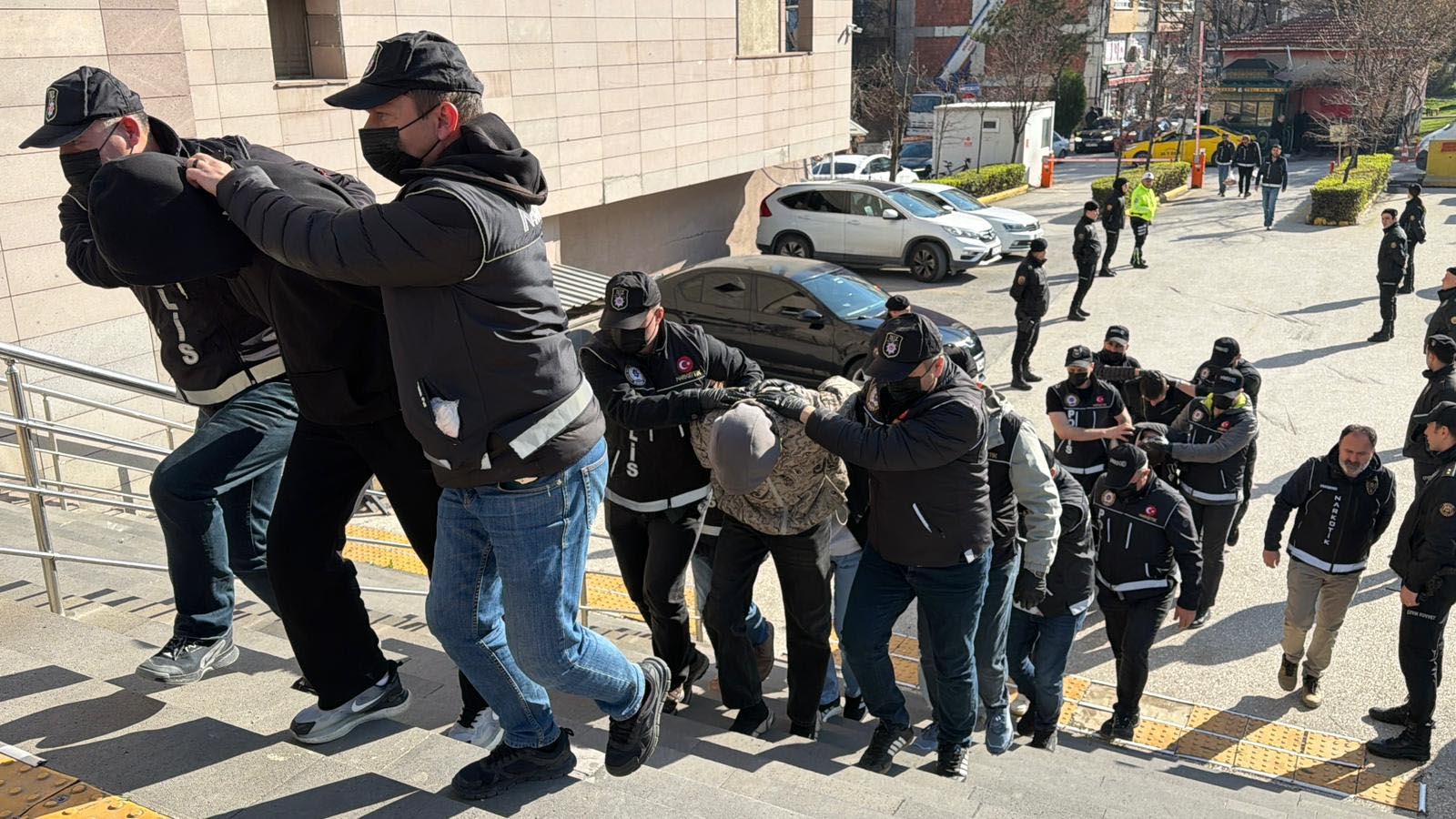Eskişehir'de Uyuşturucu Operasyonu: 20 Gözaltı