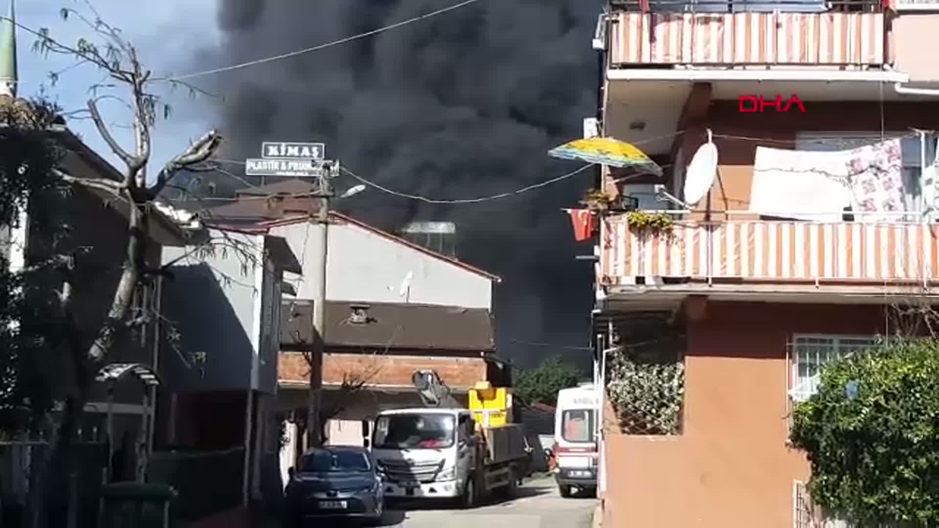 Kocaeli'deki Fabrikada Su Isıtıcısı Yangın Çıkardı