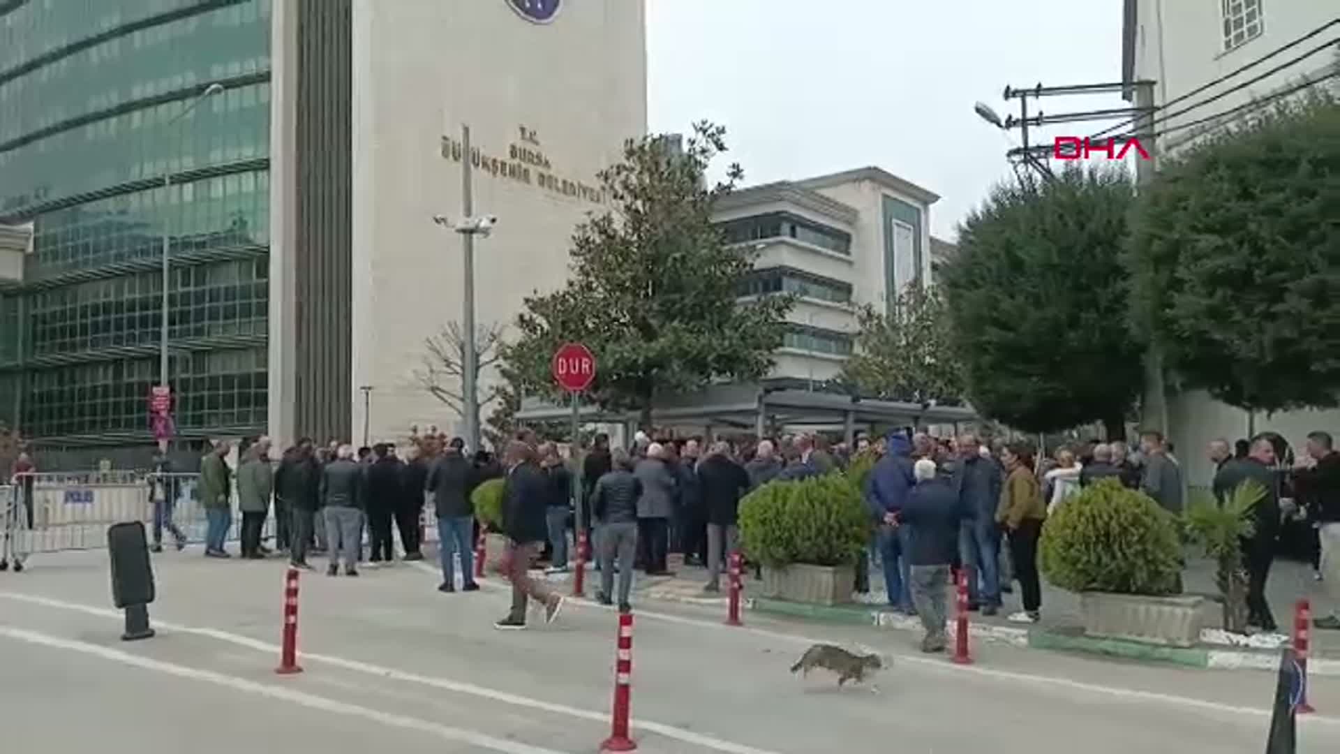 Bursa Büyükşehir Belediyesi Önünde Seçim Gerilimi
