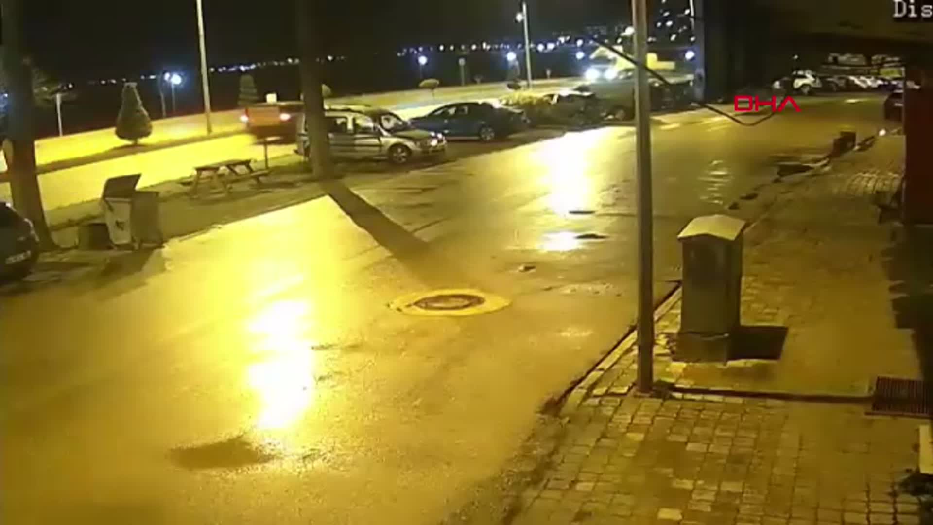 Isparta'da Otomobil Göl Kenarına Uçtu: Kaza Anı Güvenlik Kamerasında