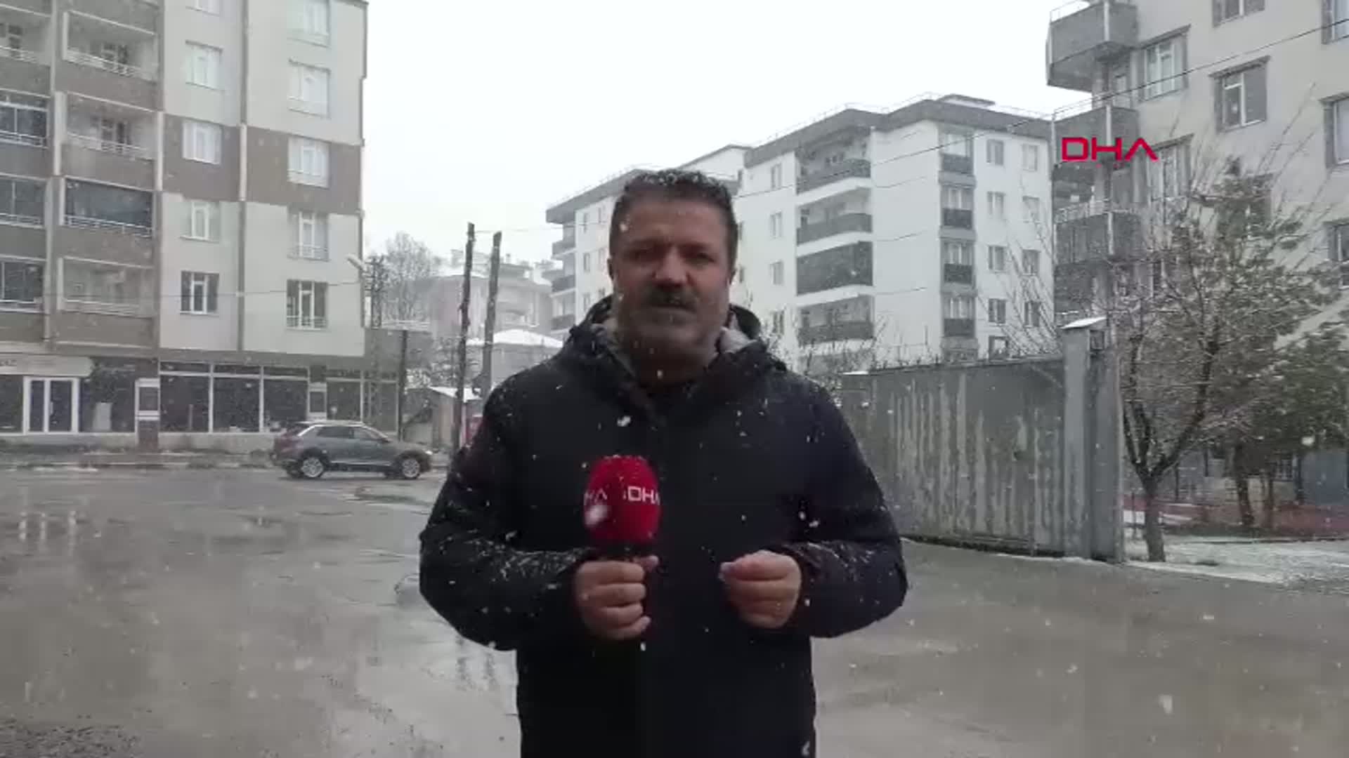 Van ve Erciş'te Nisan Ayında Kar Sürprizi