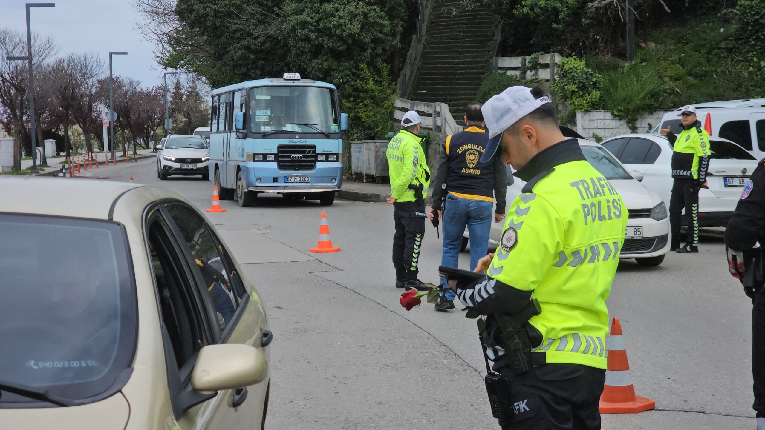Gazetecilerden Polislere Polis Haftası Kutlaması
