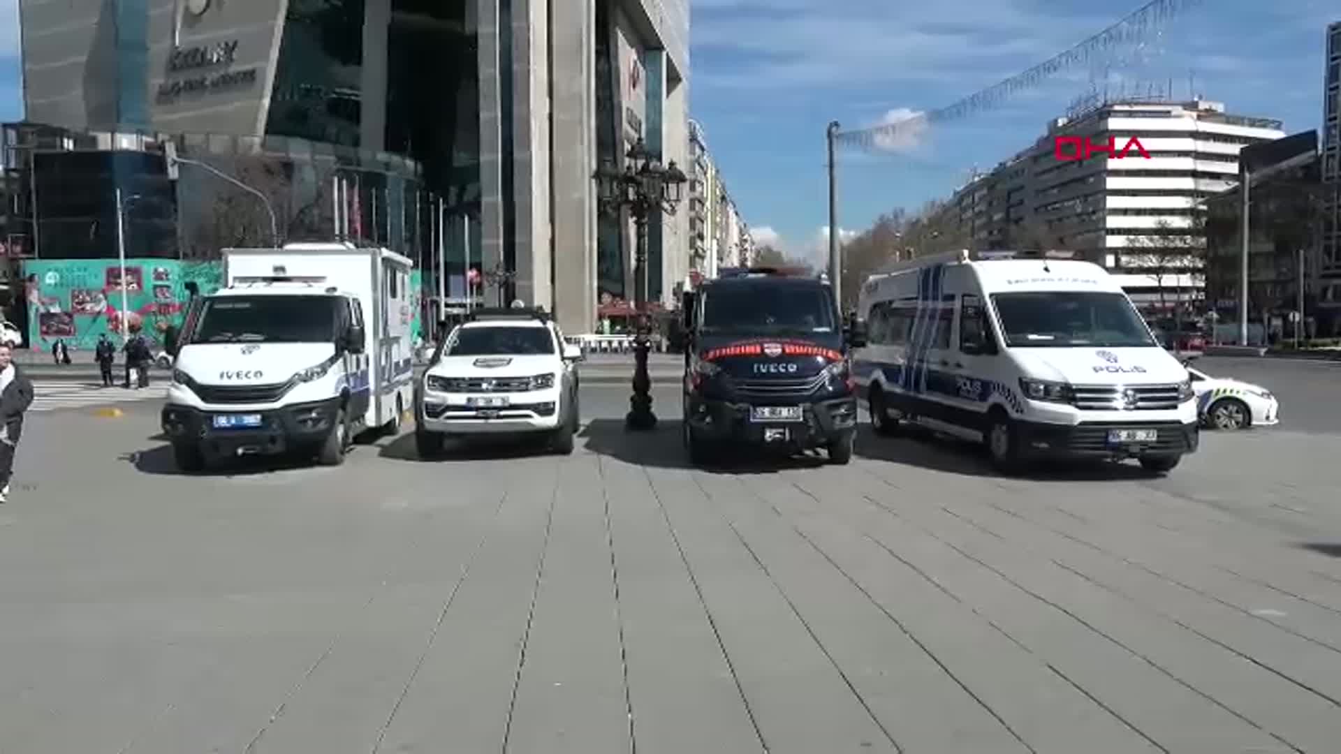 Ankara'da Tarihi Polis Kıyafetleri Sergisi Açıldı