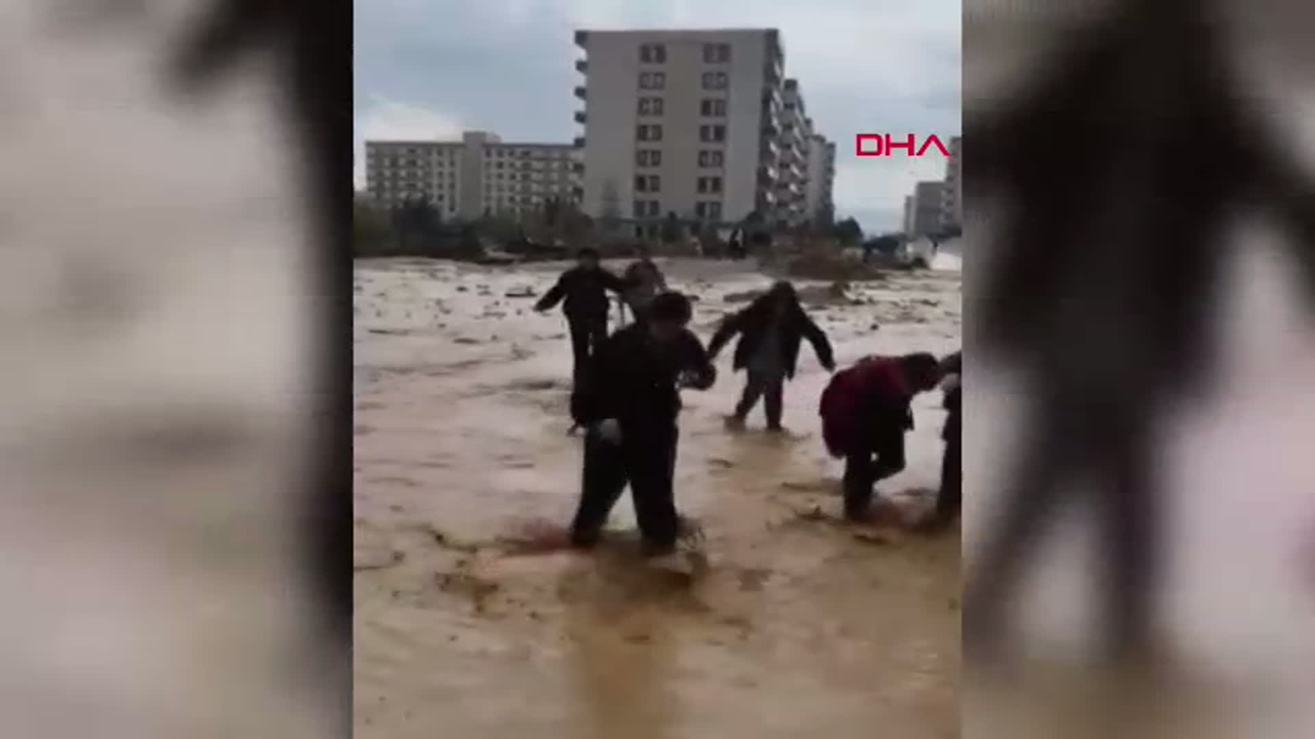 Cizre'de Sağanak Yağış Hayatı Olumsuz Etkiledi