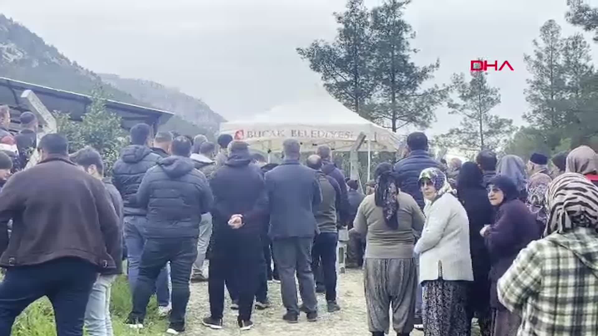 Burdur'daki Feci Kazada Hayatını Kaybeden 7 Kişi Toprağa Verildi