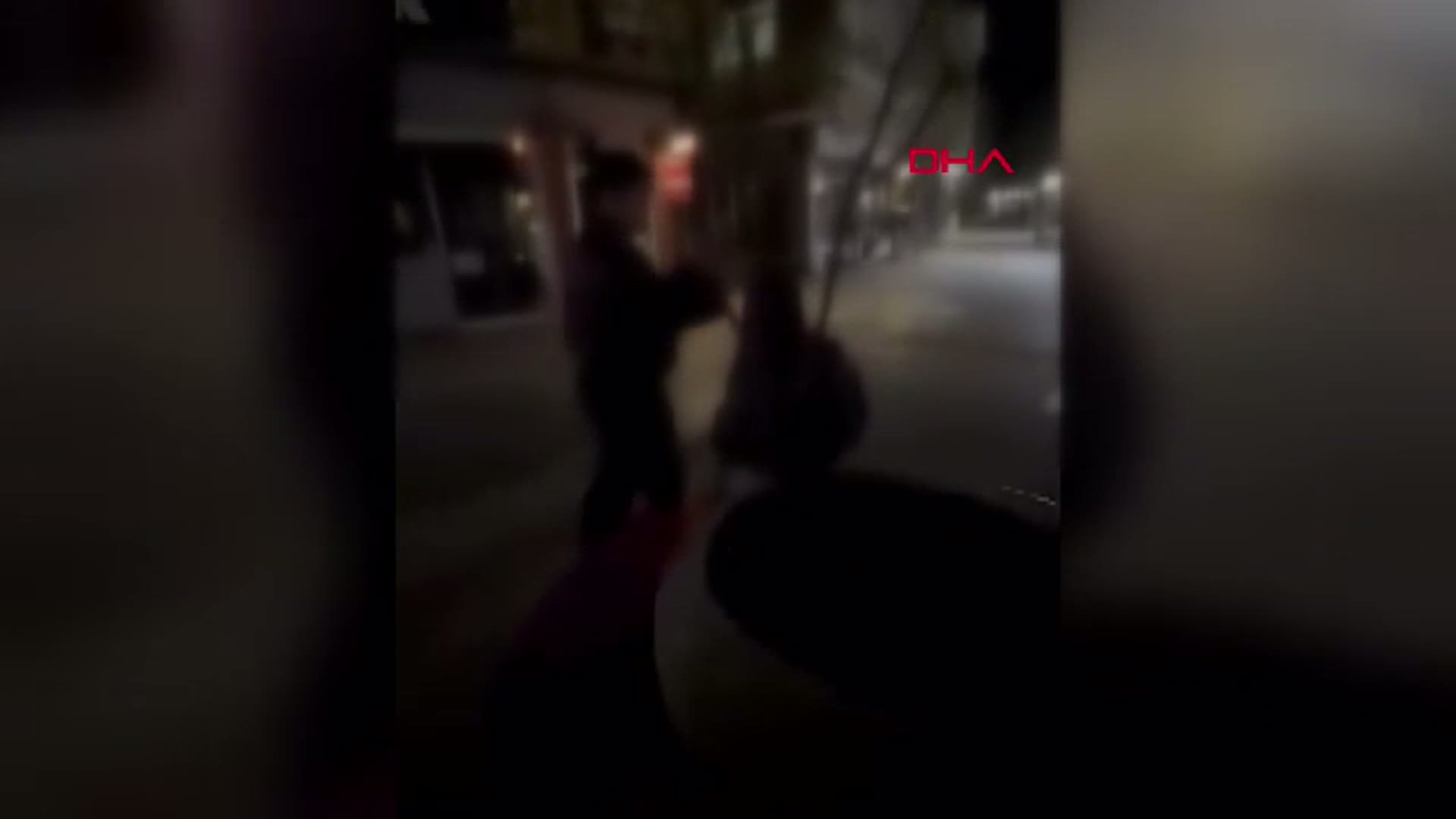 Bursa'da Genç Kızların Saç Saça Kavgası Anbean Kaydedildi