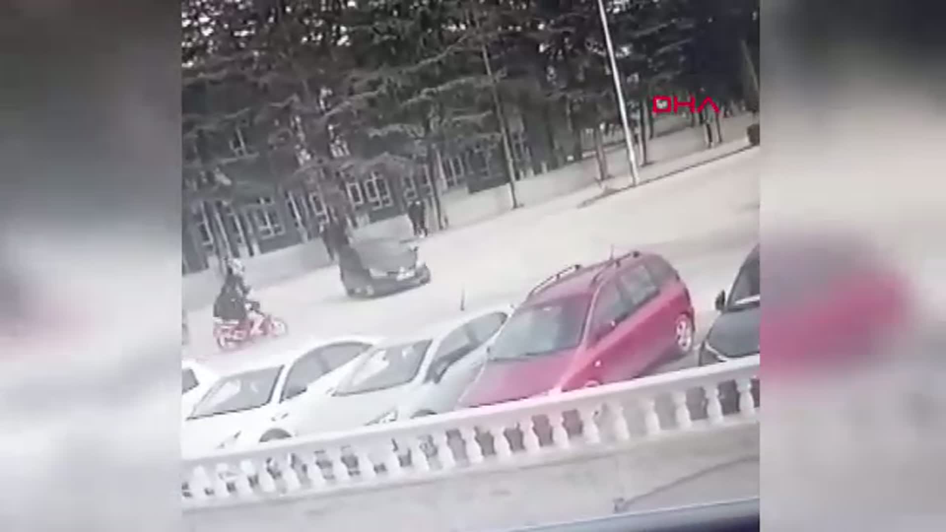 Afyonkarahisar'da Otomobil ile Motosiklet Çarpıştı: 2 Kişi Yaralandı