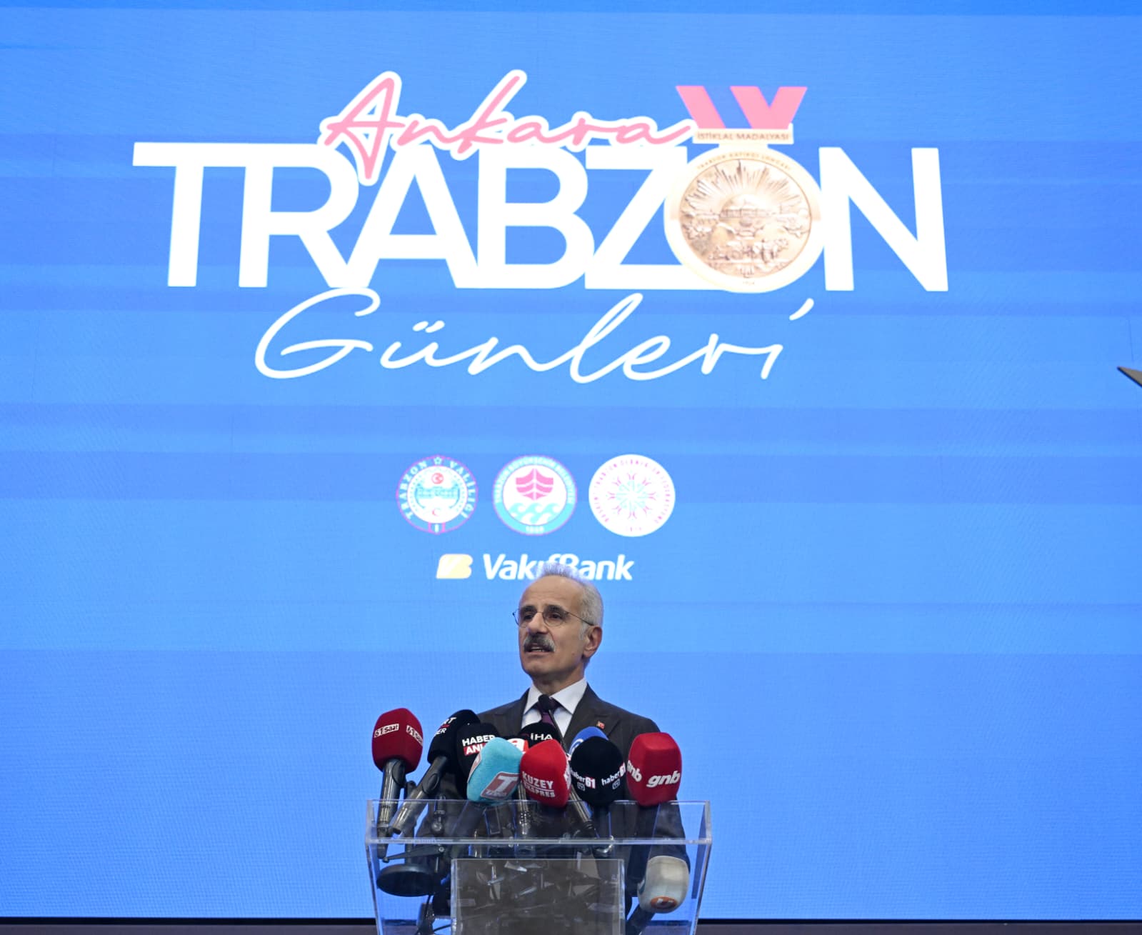 Bakan Uraloğlu, Trabzon Hafif Raylı Sistem Hattı İhalesi İçin Tarih Verdi
