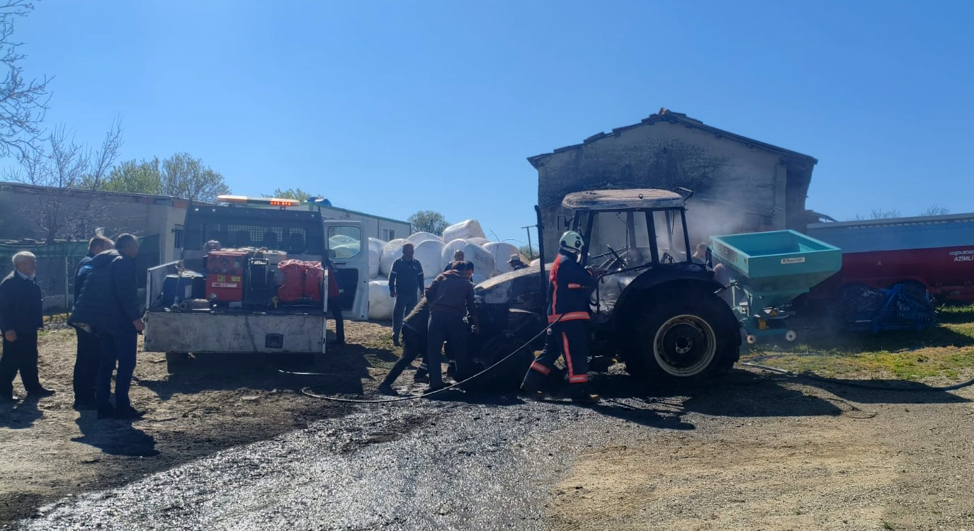 Keşan'da Park Halindeki Traktör Yangında Kullanılamaz Hale Geldi