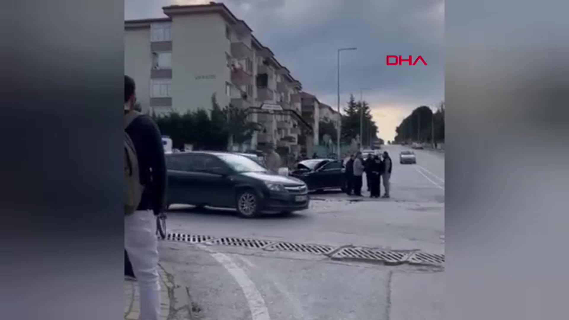 Bursa'da İki Otomobilin Çarpıştığı Kaza: Sürücüler Yaralı