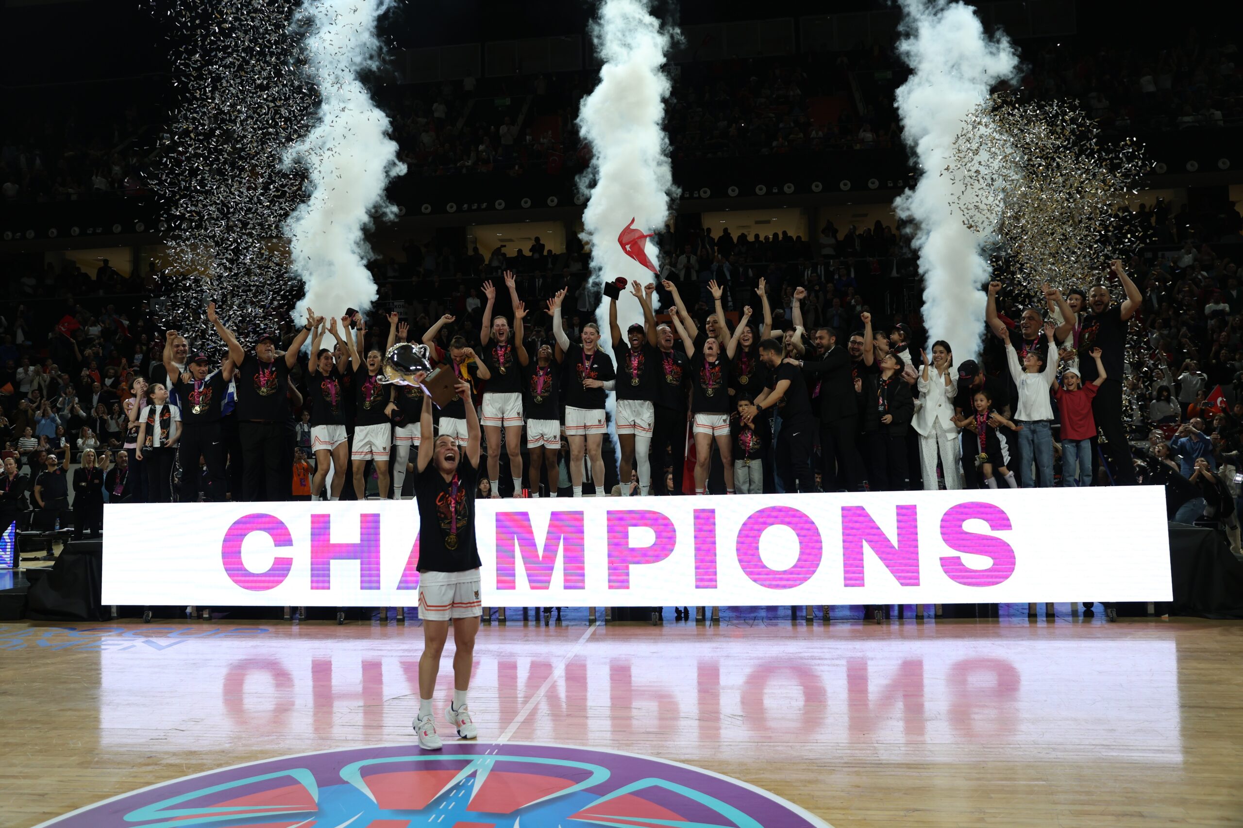 ÇBK Mersin EuroCup Şampiyonu