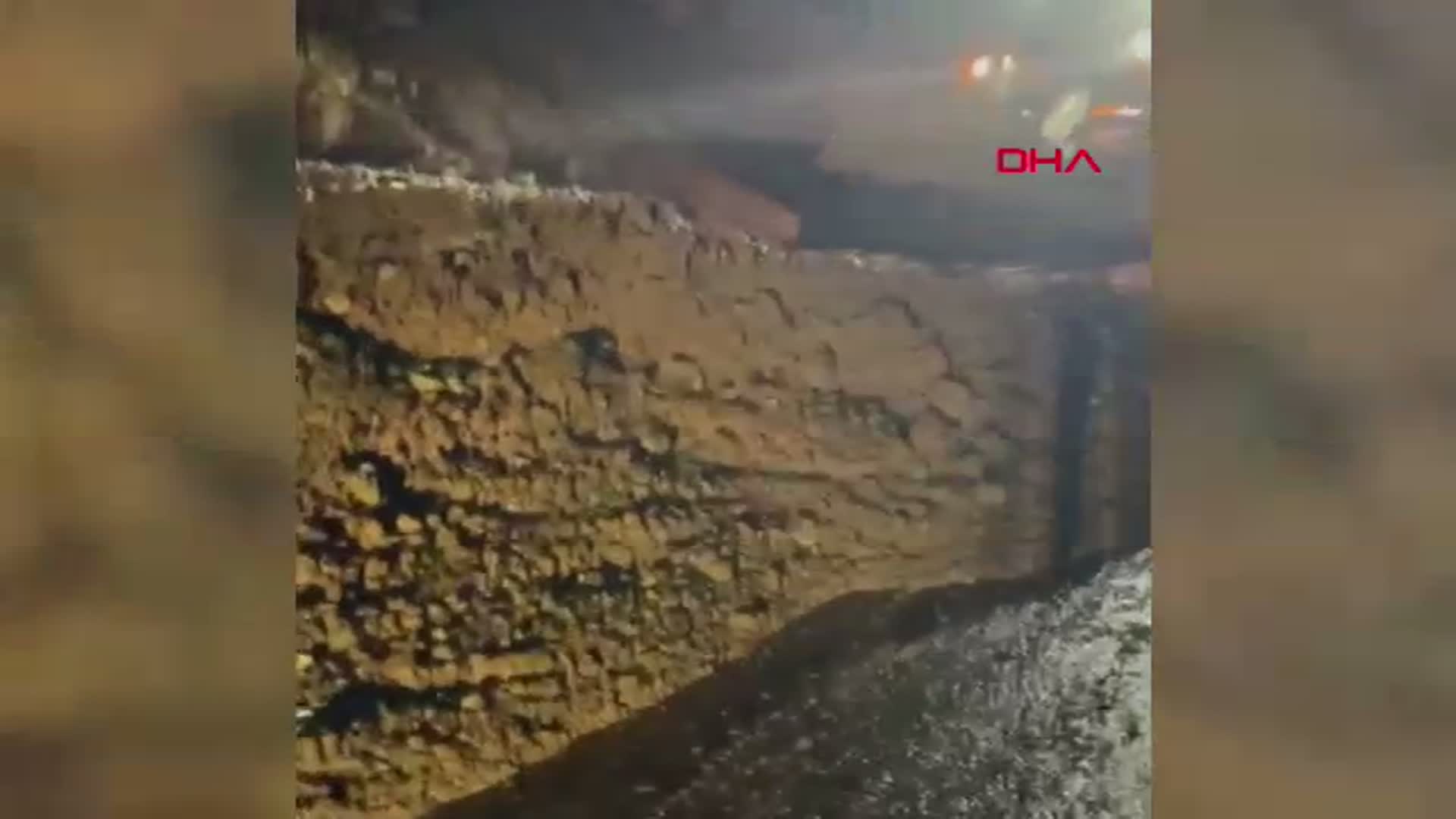 Gercüş'te Heyelan Sonrası Köy Yolu Yeniden Açıldı