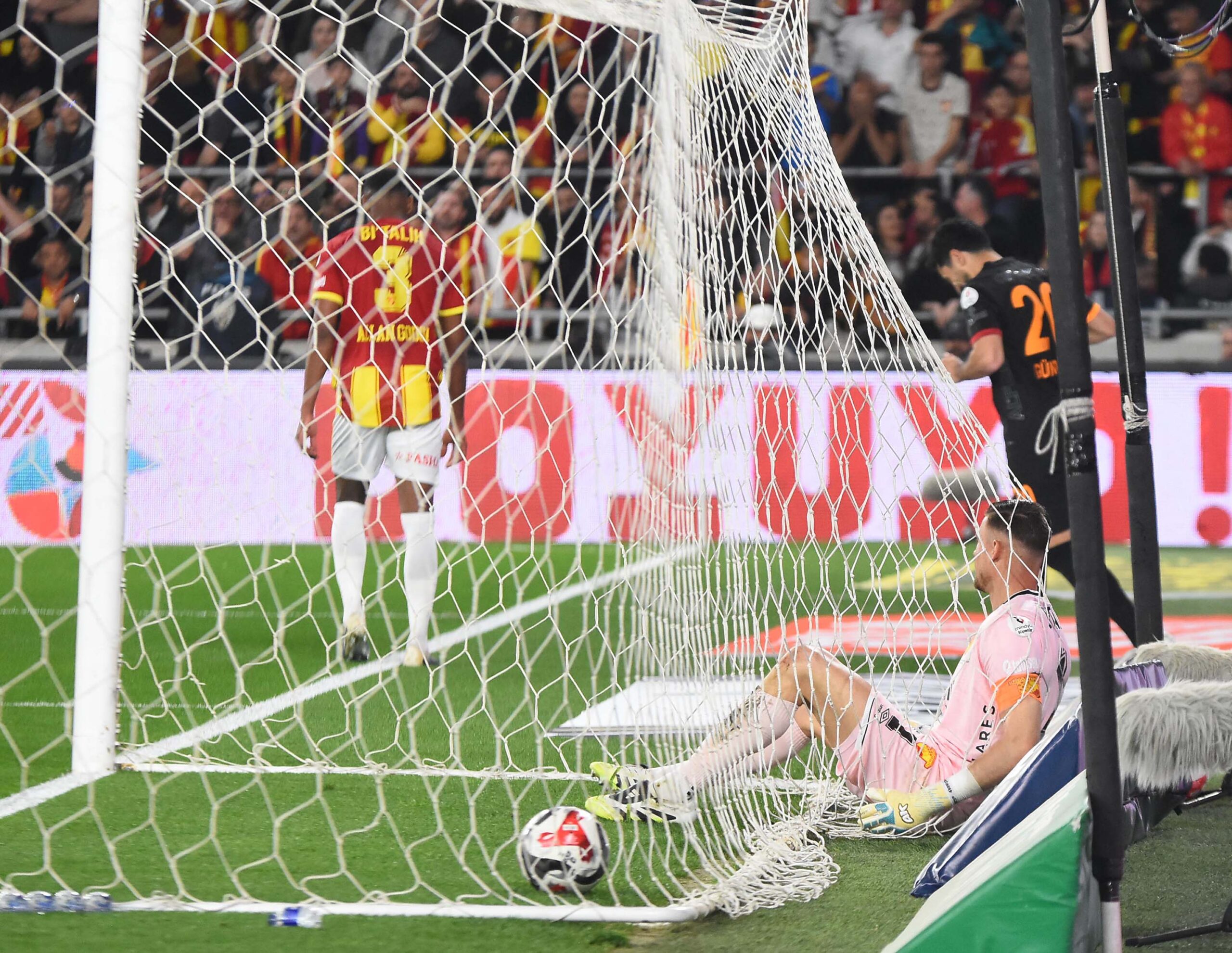 Göztepe'nin Kale Krizi: Son Haftalarda Performans Düşüşü