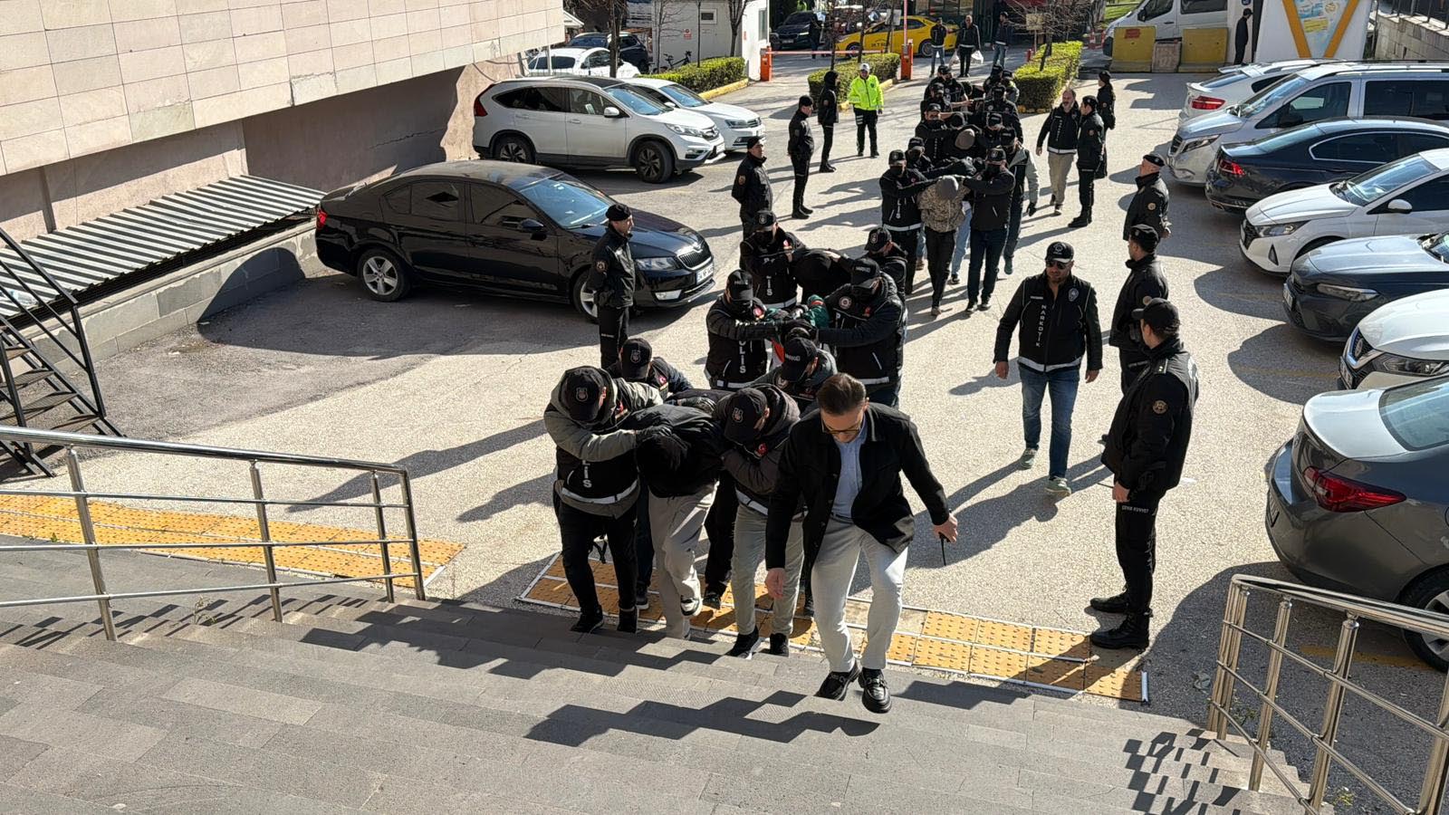 Eskişehir'de Uyuşturucu Operasyonunda 14 Kişi Tutuklandı