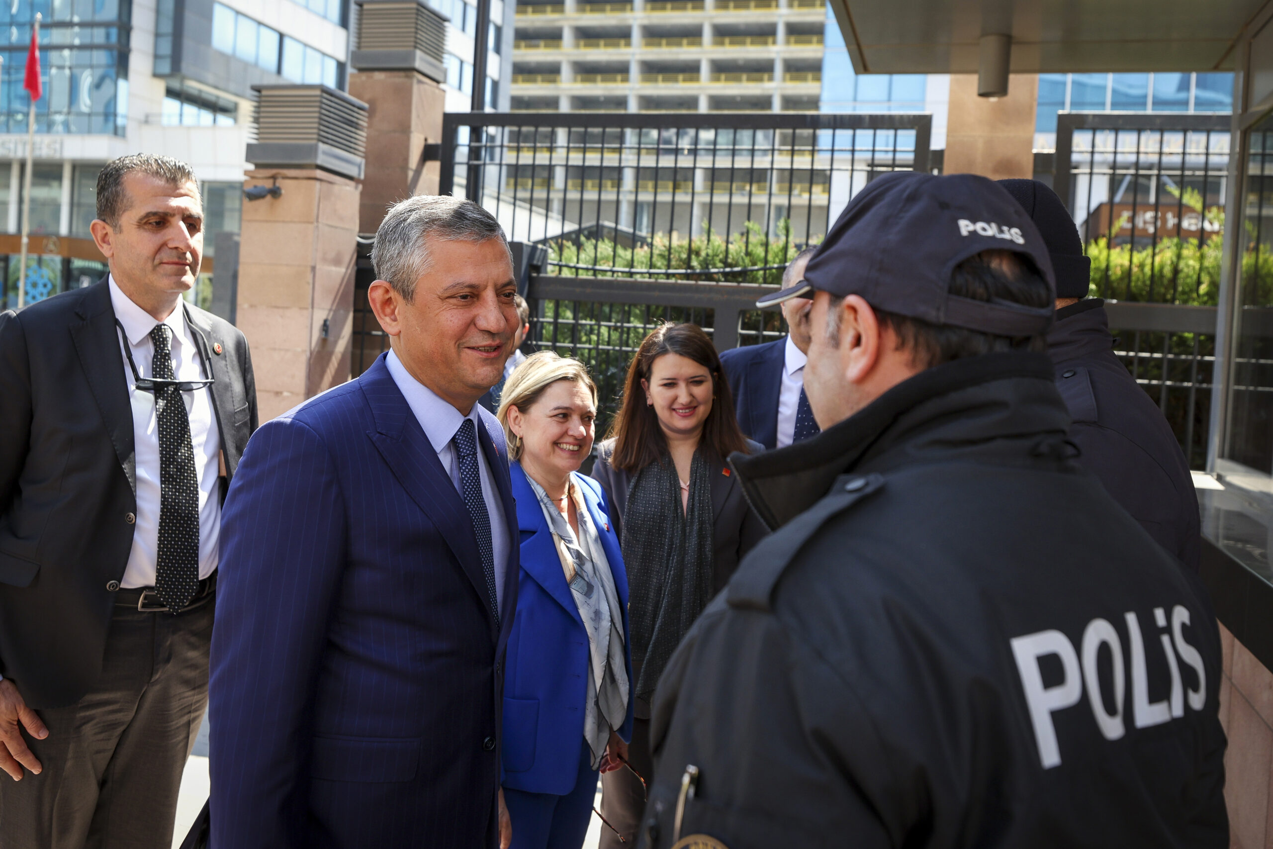 Özgür Özel'den Polis Günü Kutlaması