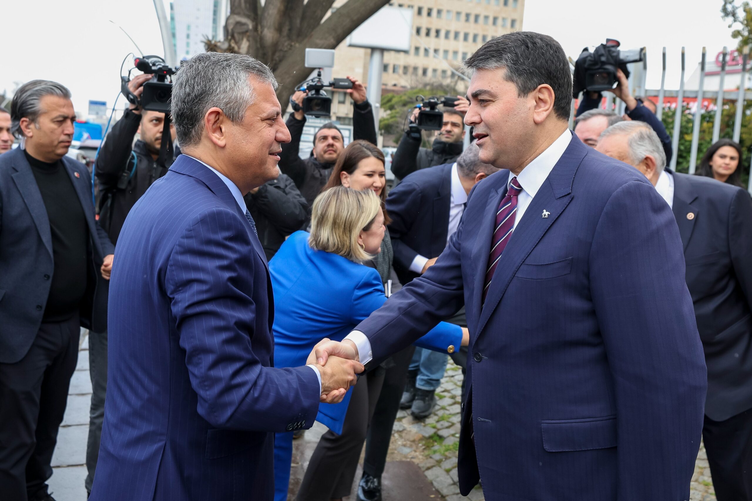 Özgür Özel: Ara Seçim Anayasal Bir Zorunluluktur
