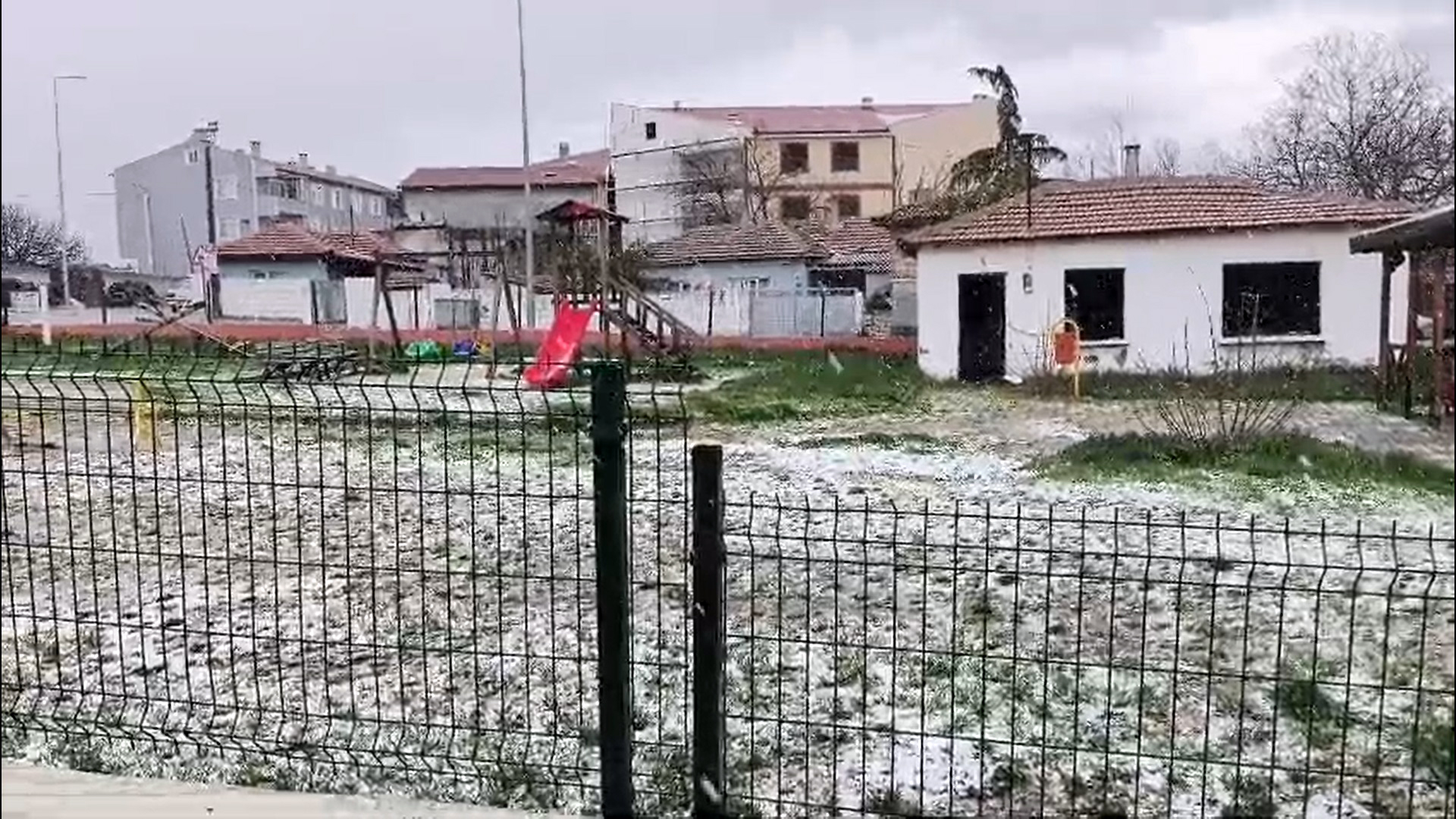 Edirne'de Dolu Yağışı: Süloğlu Beyaza Büründü