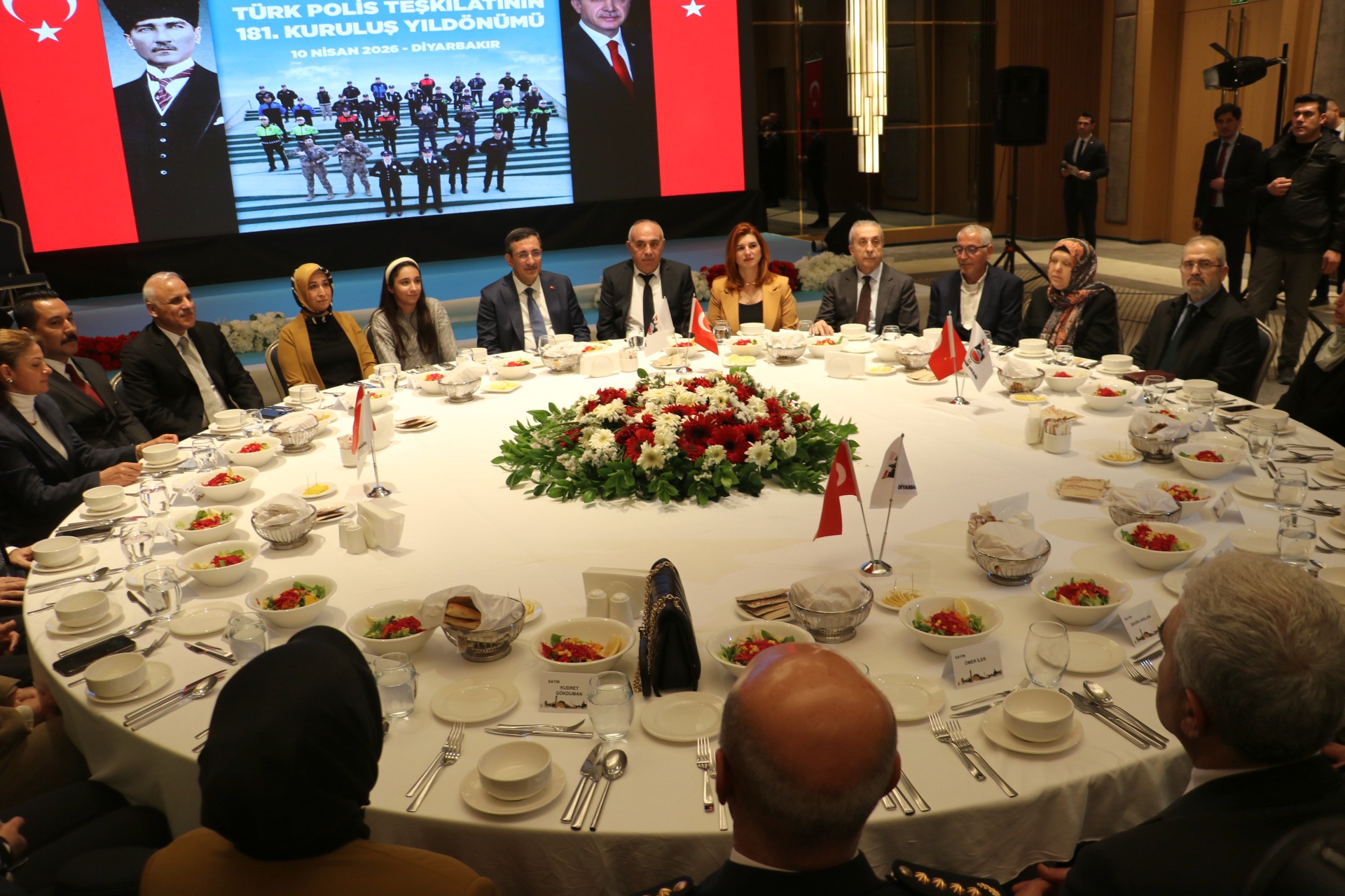 Cevdet Yılmaz: Savaşın Son Bulması İçin Tüm Gücümüzle Mücadele Ediyoruz