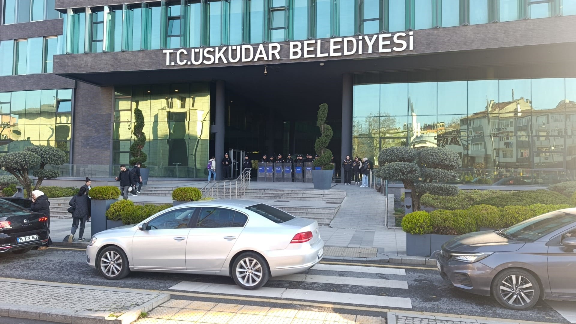 İstanbul'da Üsküdar Belediyesi'ne Yönelik Operasyonda 9 Kişi Tutuklandı