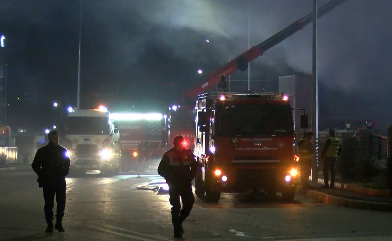 Ankara'da Medikal Malzeme Fabrikasında Yangın: 5 Saat Süren Mücadele