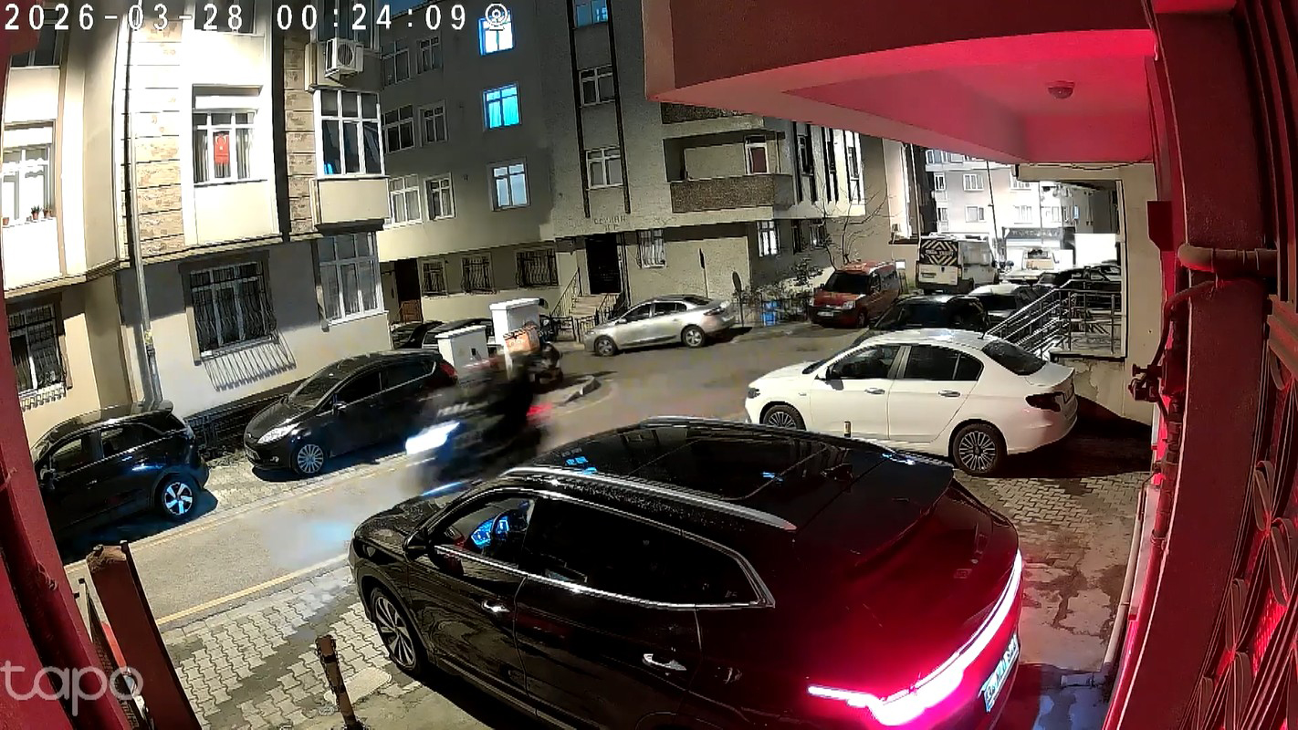 Üsküdar'da Yol Verme Tartışması Sonrası Otomobil Kurşunlandı