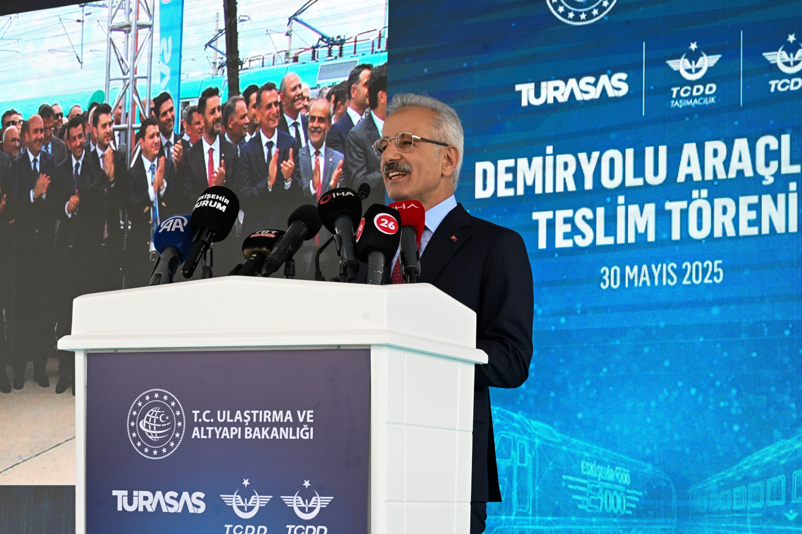 Bakan Uraloğlu, 41 Yeni Yük Vagonu Üretileceğini Açıkladı