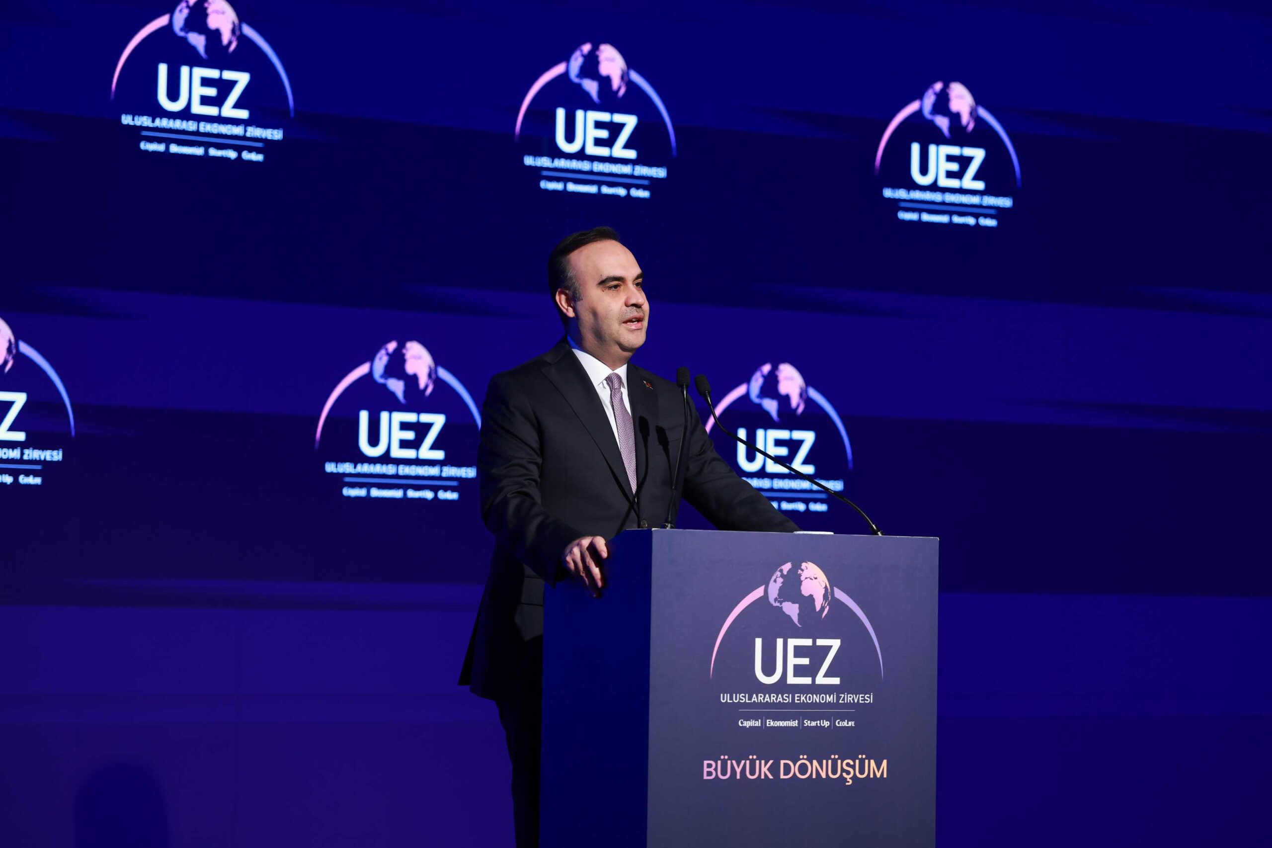 Bakan Kacır: Türkiye Küresel Ticaretin Merkezi Olma Yolunda İlerliyor