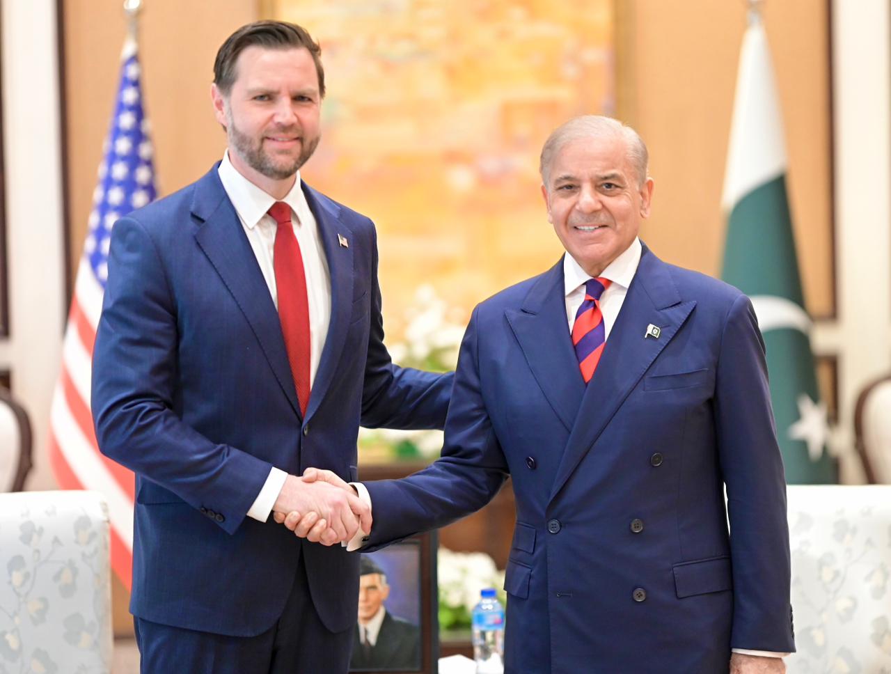 ABD Başkan Yardımcısı Vance, Pakistan Başbakanı Şerif ile İslamabad'da Bir Araya Geldi