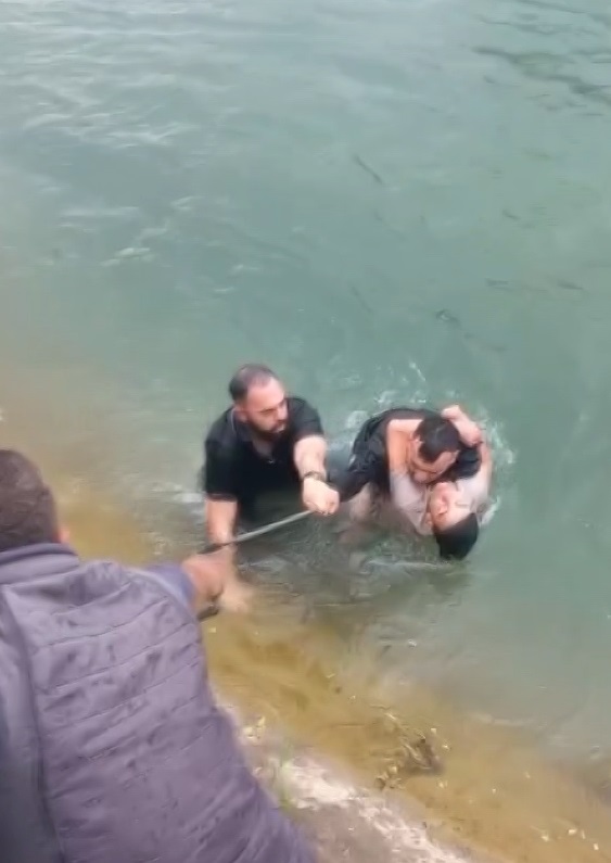 Adana'da Sulama Kanalına Düşen Genç, Vatandaşlar Tarafından Kurtarıldı