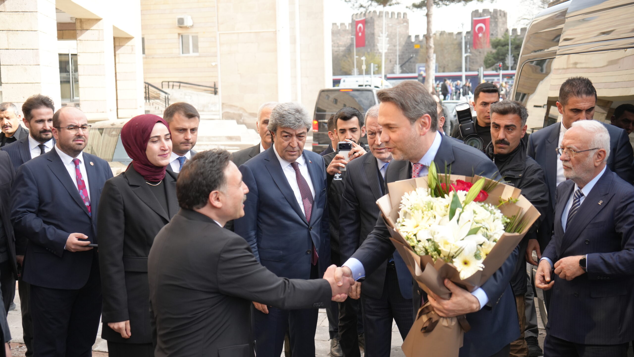 Bakan Bayraktar: Karadeniz'den 16-17 milyon haneye doğal gaz sağlayacağız