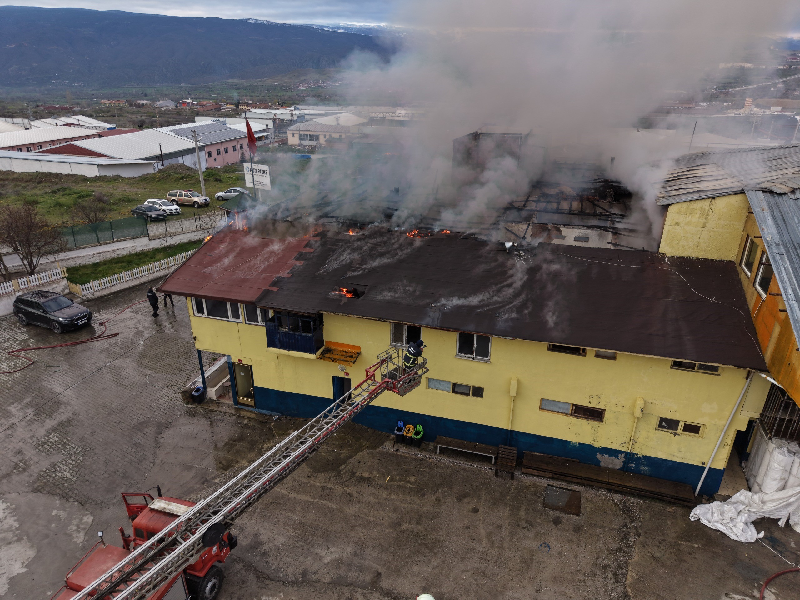 Kastamonu'daki Tekstil Fabrikasında Yangın Kontrol Altına Alındı