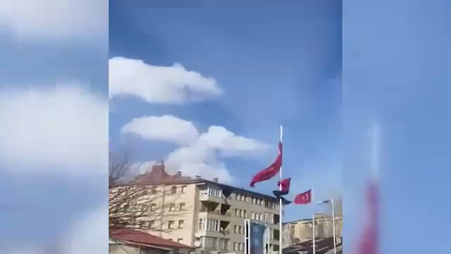 Erzurum'da Cesur Bayrak Koruyucusu