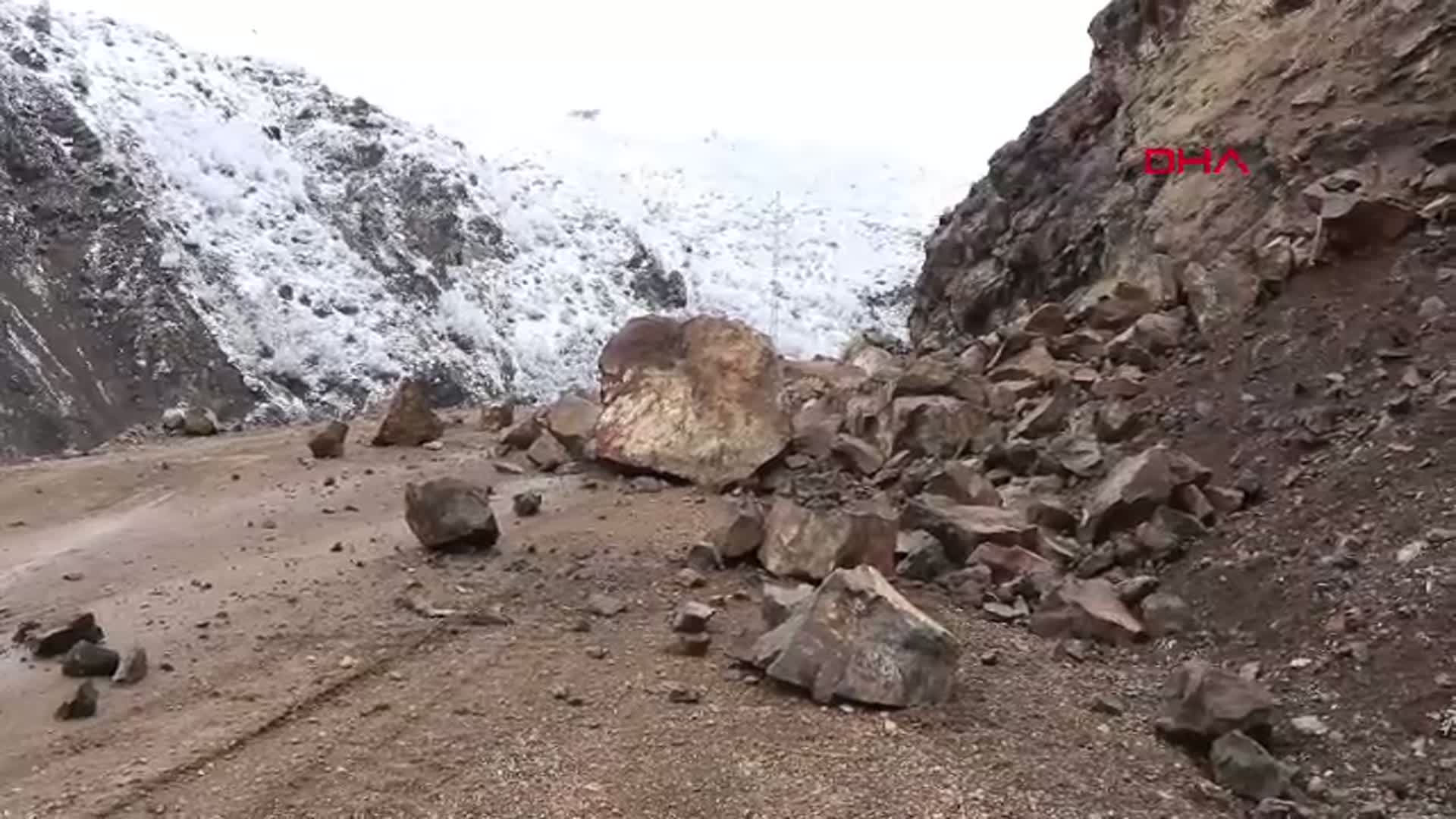 Erzurum Oltu'da Yoğun Kar ve Yağmur Heyelana Neden Oldu