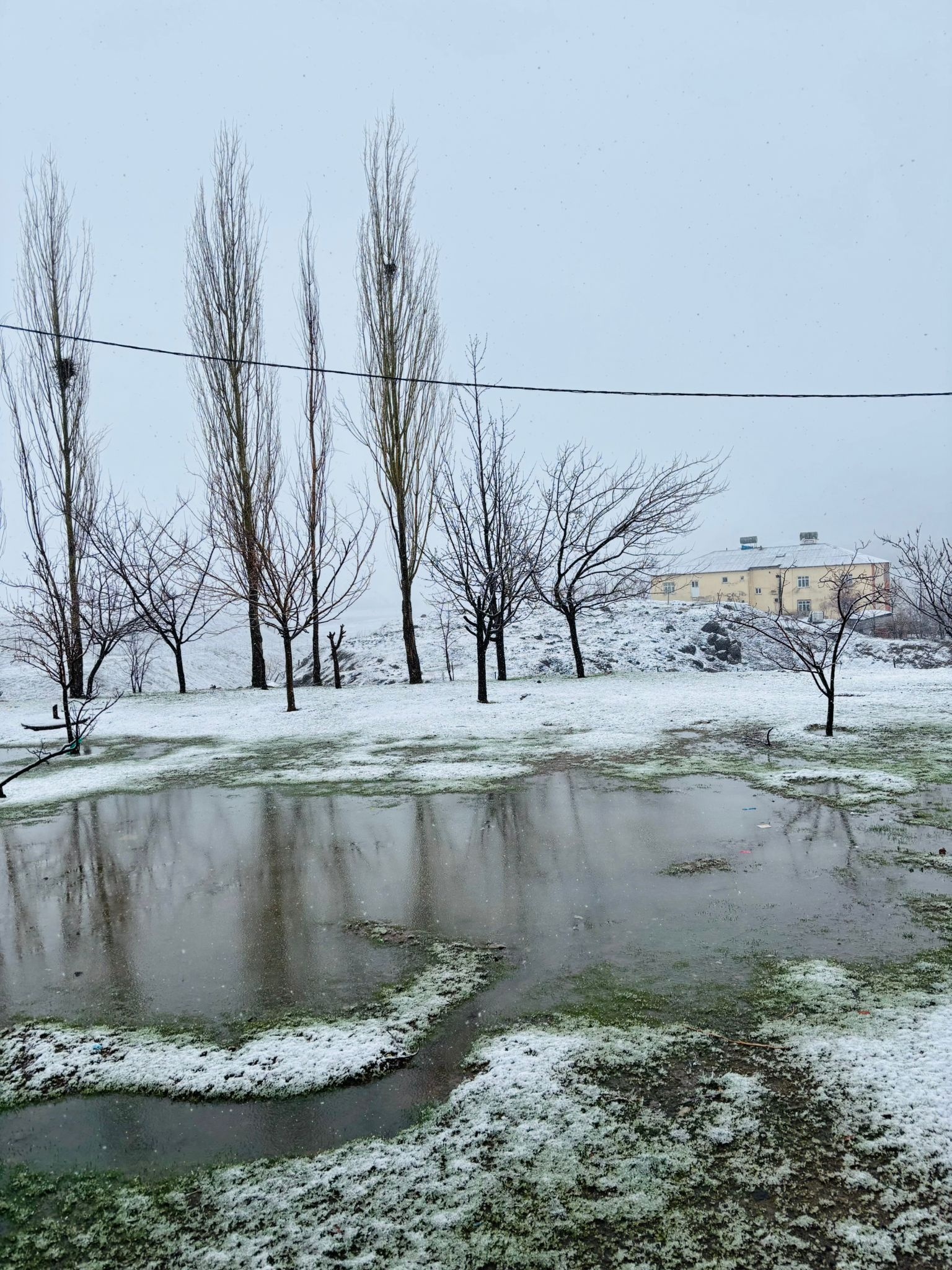 Siirt'in Yüksek Kesimlerine Kar Yağdı