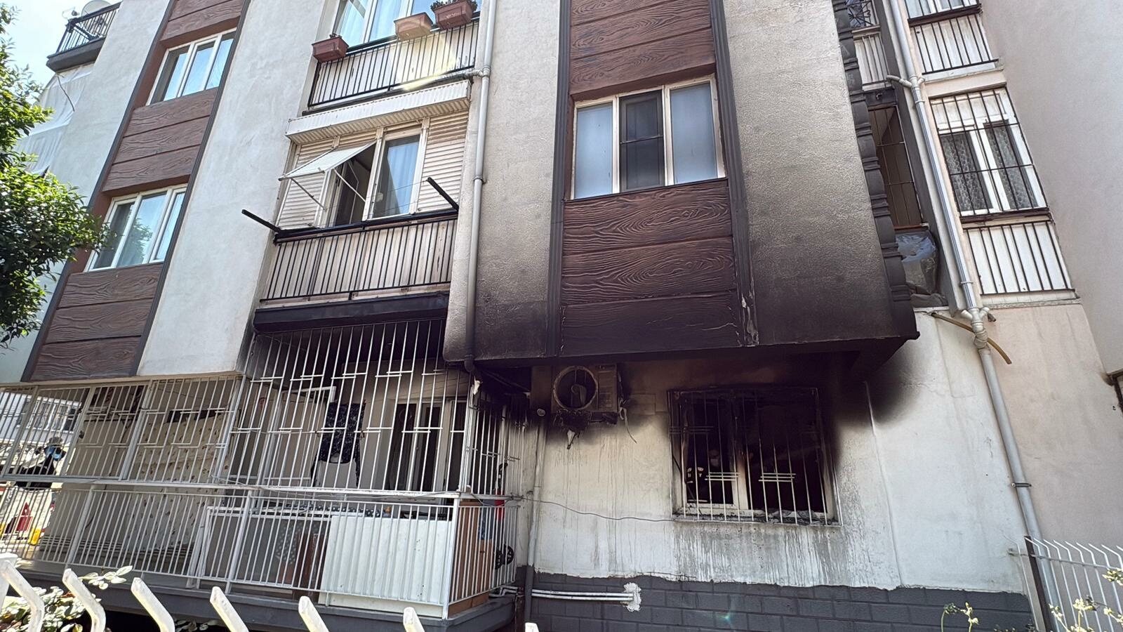 Aydın'da Patlama Sonrası Yangın: Engelli Genç Hayatını Kaybetti, Annesi Yaralandı