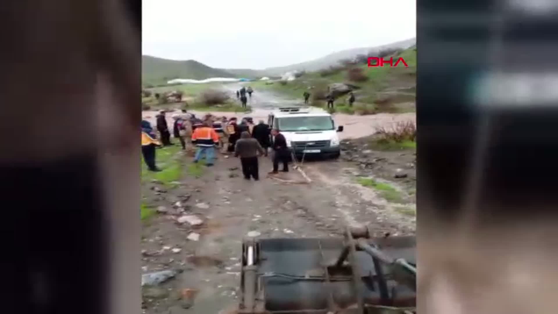 Siirt'te Kalp Krizi Geçiren Kadın, Selin Kapattığı Yolda Mahsur Kalarak Hayatını Kaybetti