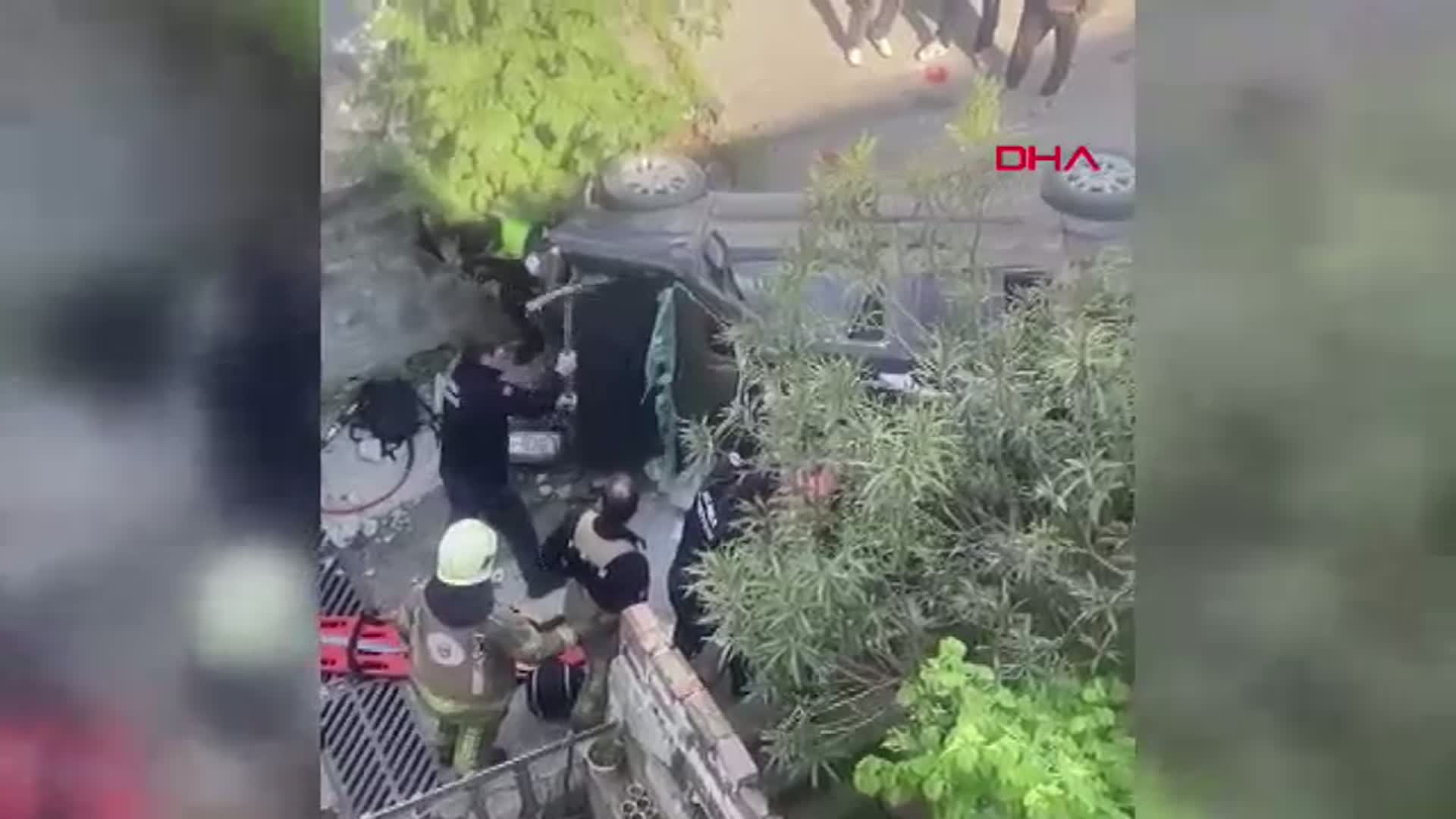 Bursa'da Merdivenlerden Düşen Araçta Sıkışan Yolcu İtfaiye Tarafından Kurtarıldı