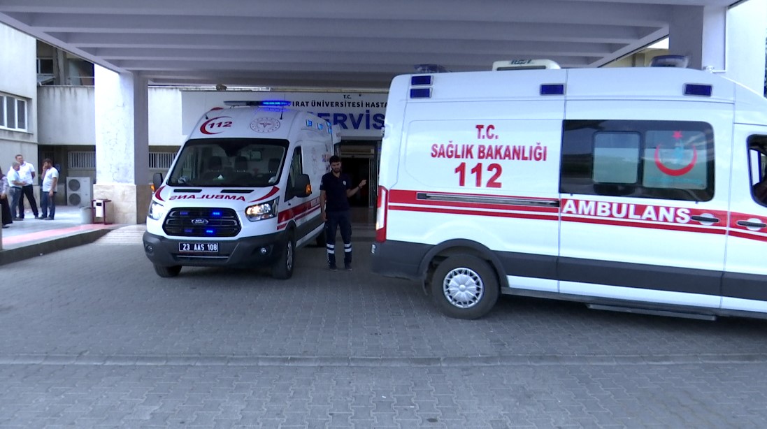 Elazığ'da İskele Çöktü: 4 İşçi Yaralandı