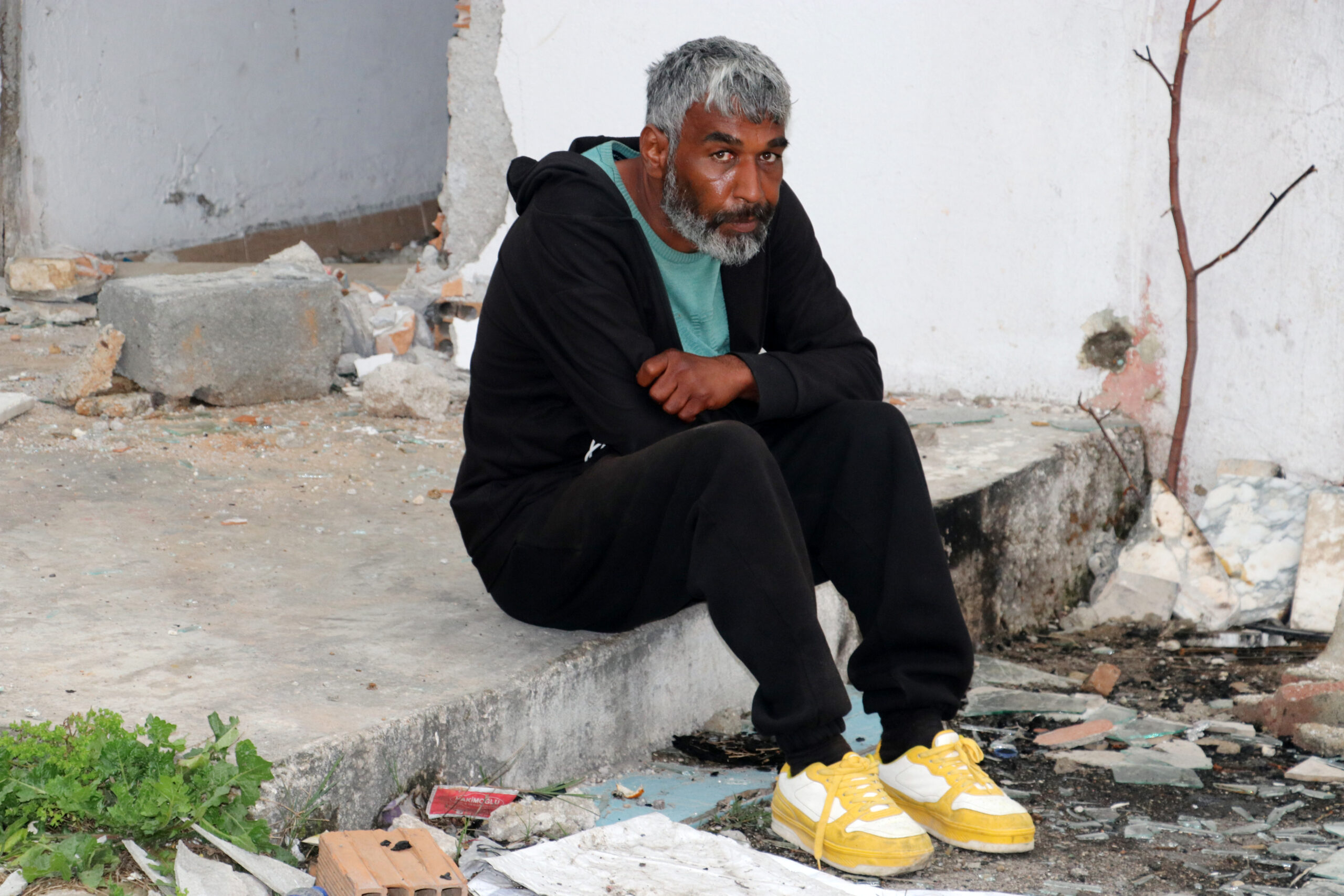 Felç Geçiren Kamyon Şoförü Sokaklarda Hayatta Kalma Mücadelesi Veriyor