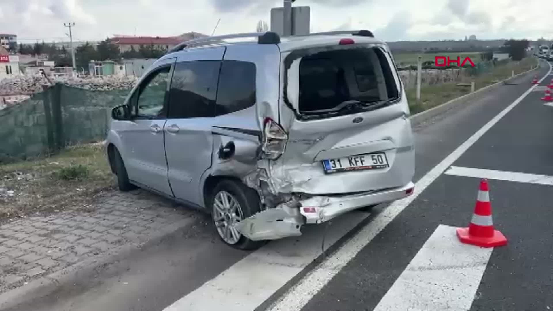Nevşehir'de Hafif Ticari Araçlar Çarpıştı: İki Yaralı