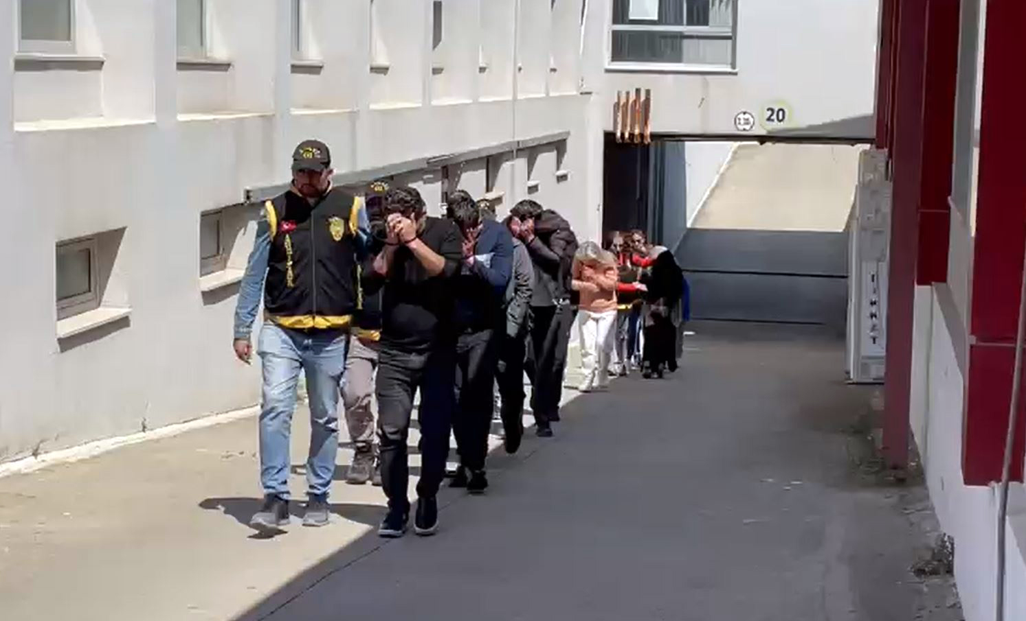 Adana'da Fuhuş Operasyonu: 9 Tutuklama, 9 Kadın Kurtarıldı