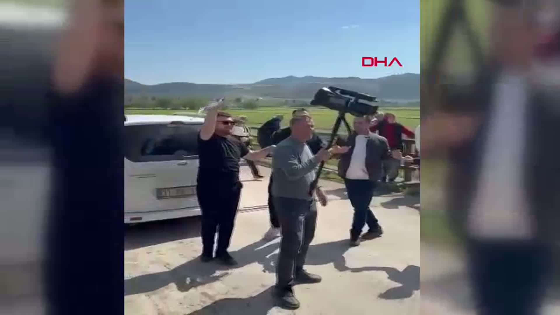 Osmaniye'de Gelin Damat Köprüden Geçerken Davul Zurna Coşkusu