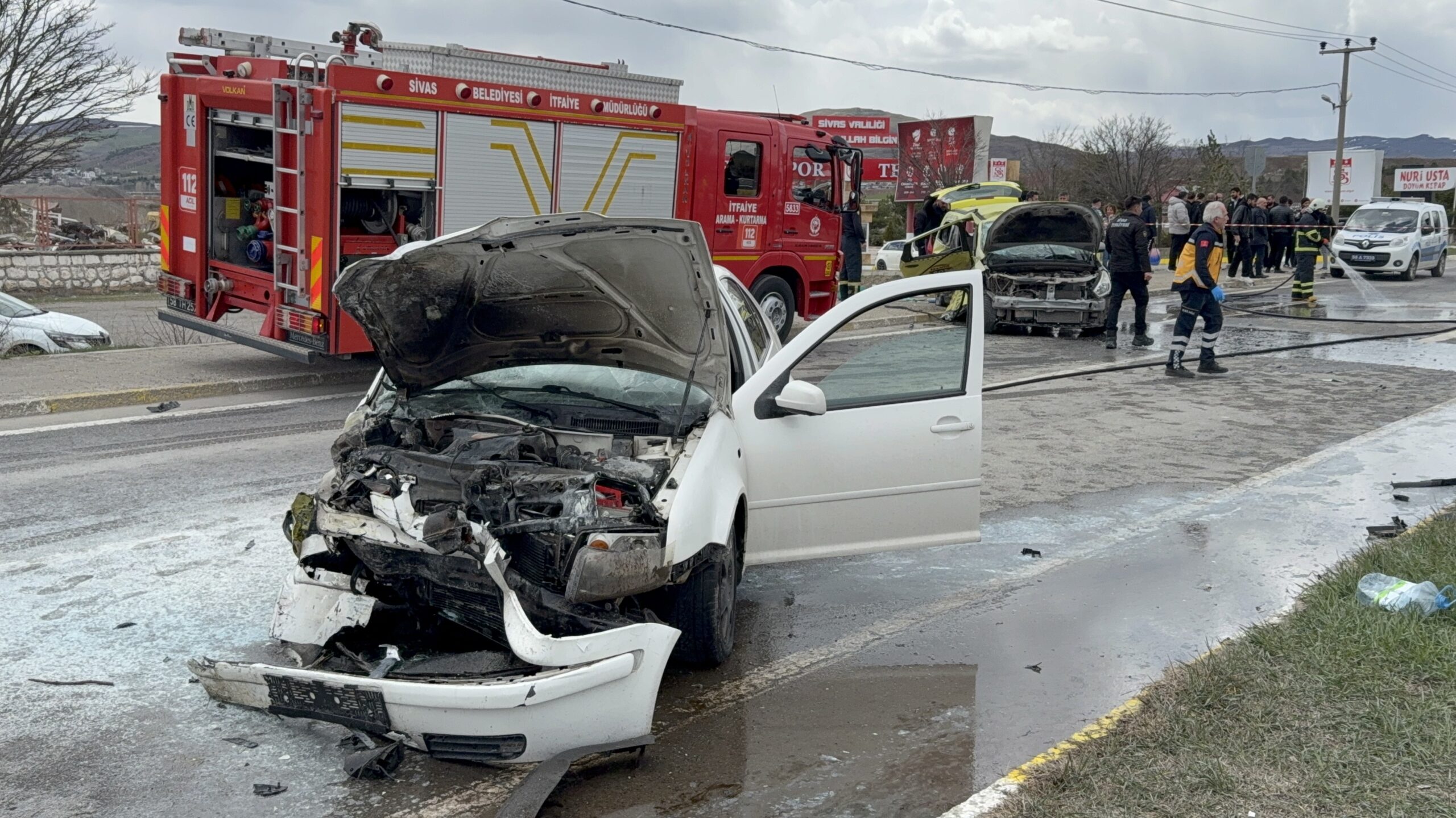 Sivasspor Tesisleri Önünde Trafik Kazası: 4 Altyapı Futbolcusu Yaralandı