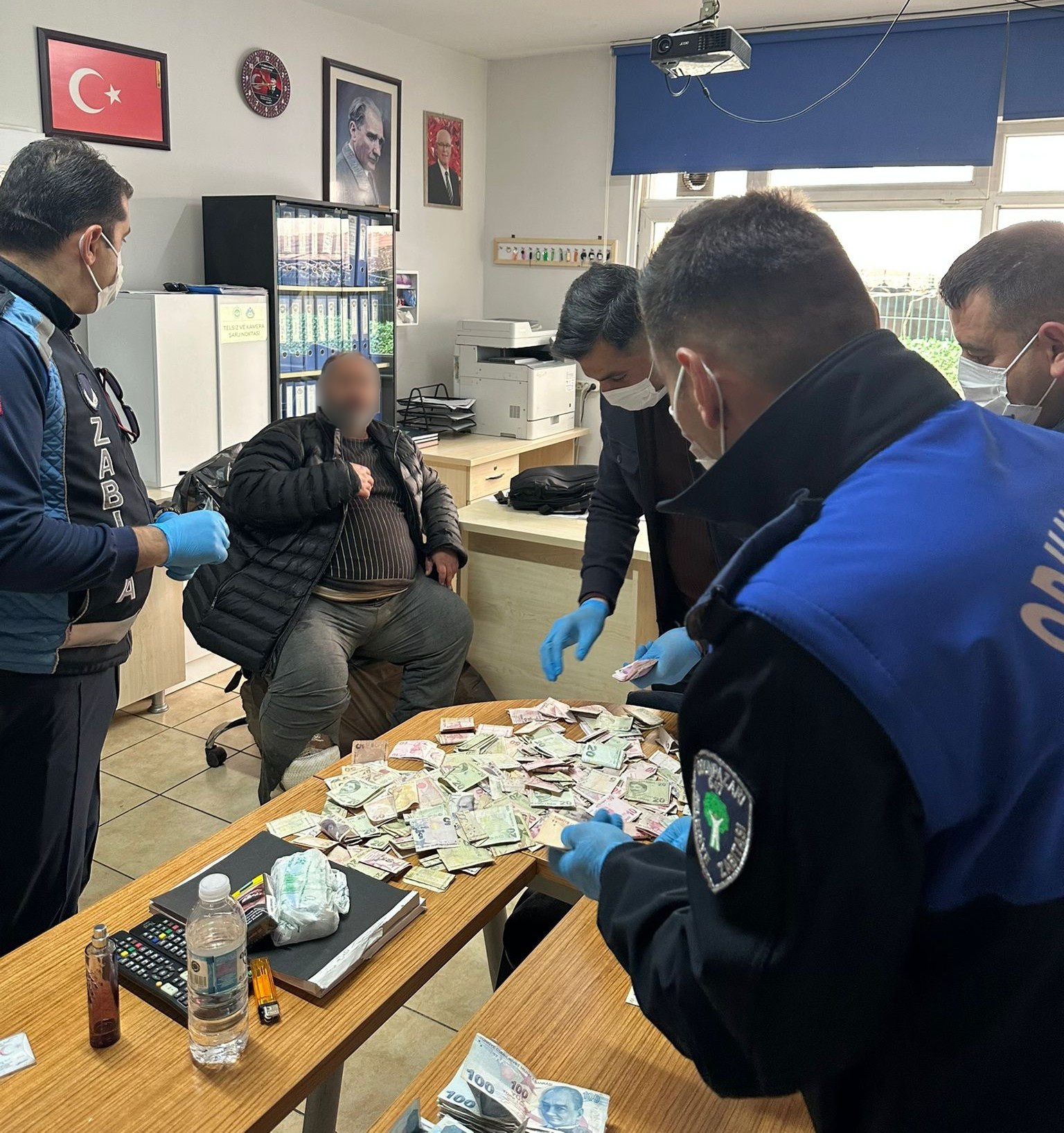 Eskişehir'de Dilencinin Üzerinden 30 Bin Lira Çıktı