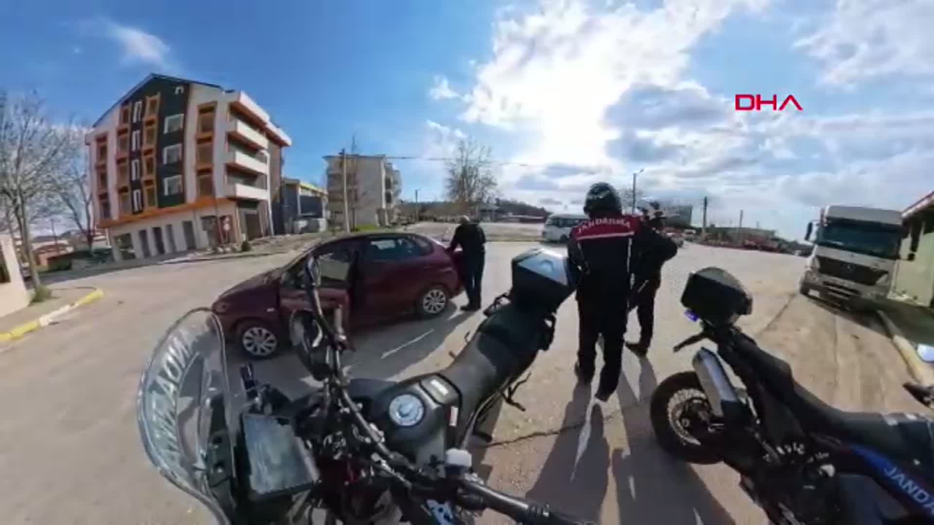 Kocaeli'de Fenalaşan Sürücüye Jandarmadan Anında Müdahale
