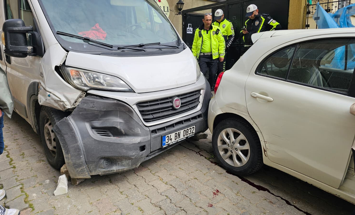 Edirne'de Freni Boşalan Minibüs, 1 Çocuk ve 2 Kişiyi Yaraladı