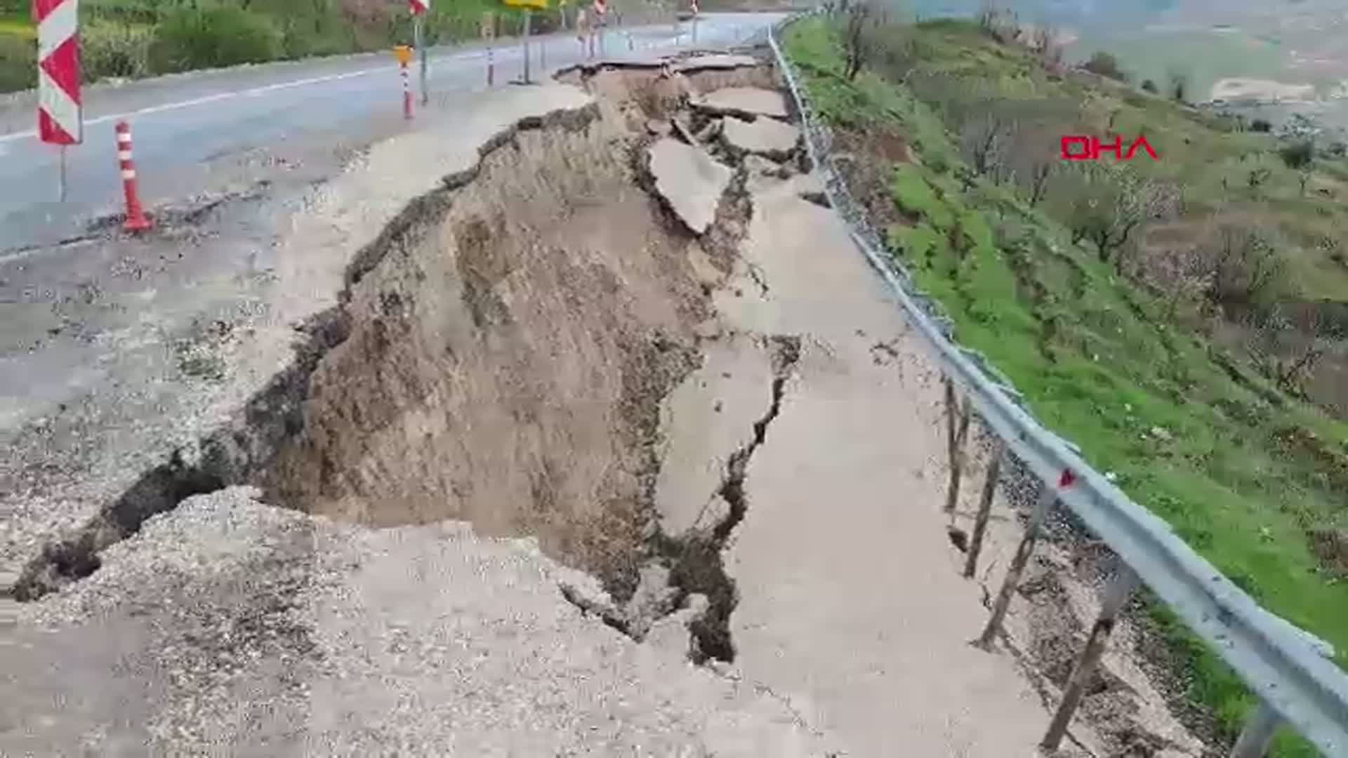 Siirt'te Heyelan Yol Çökmesine Neden Oldu